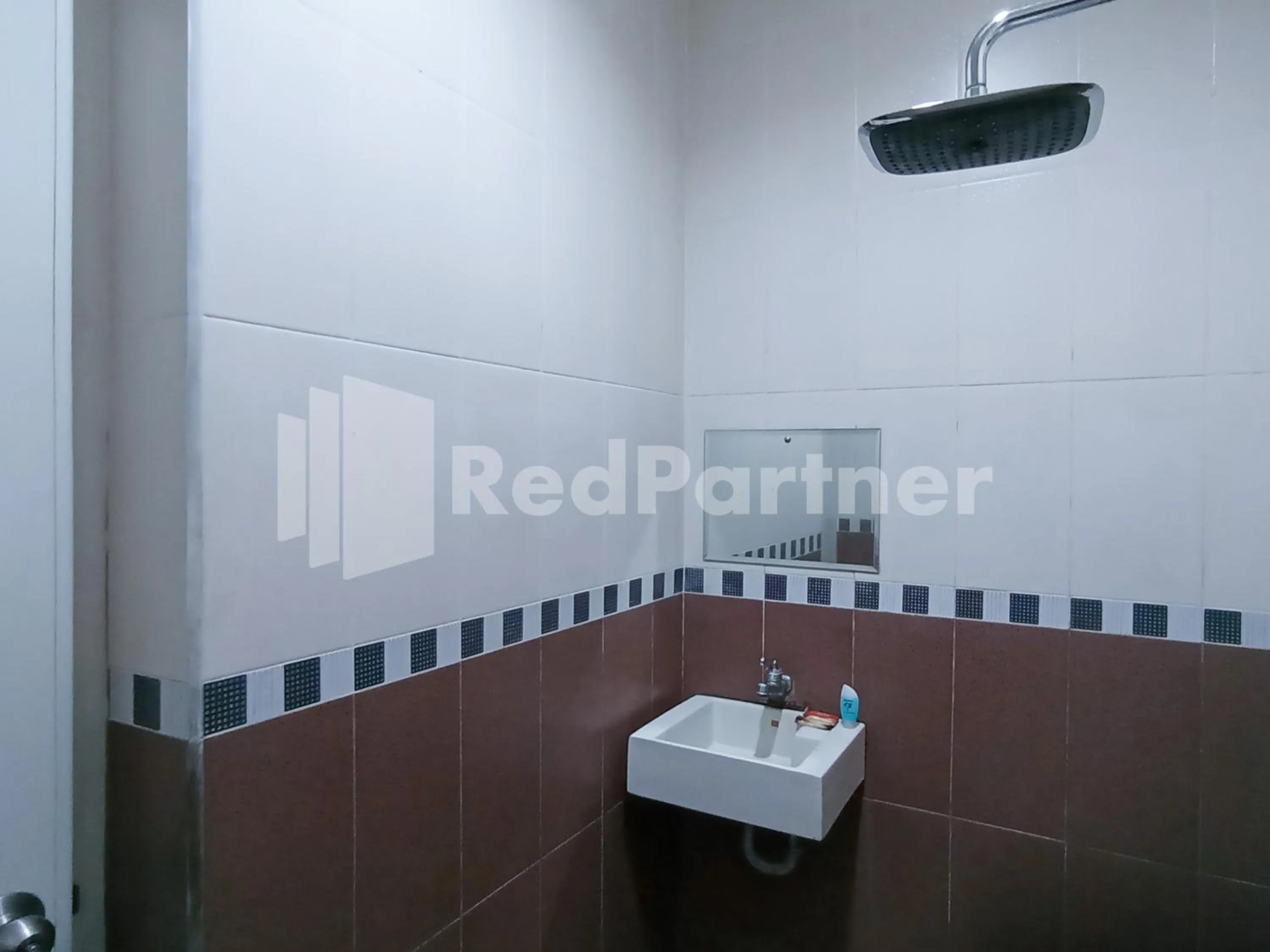 Bathroom in Nillo Hotel Kebumen Mitra RedDoorz