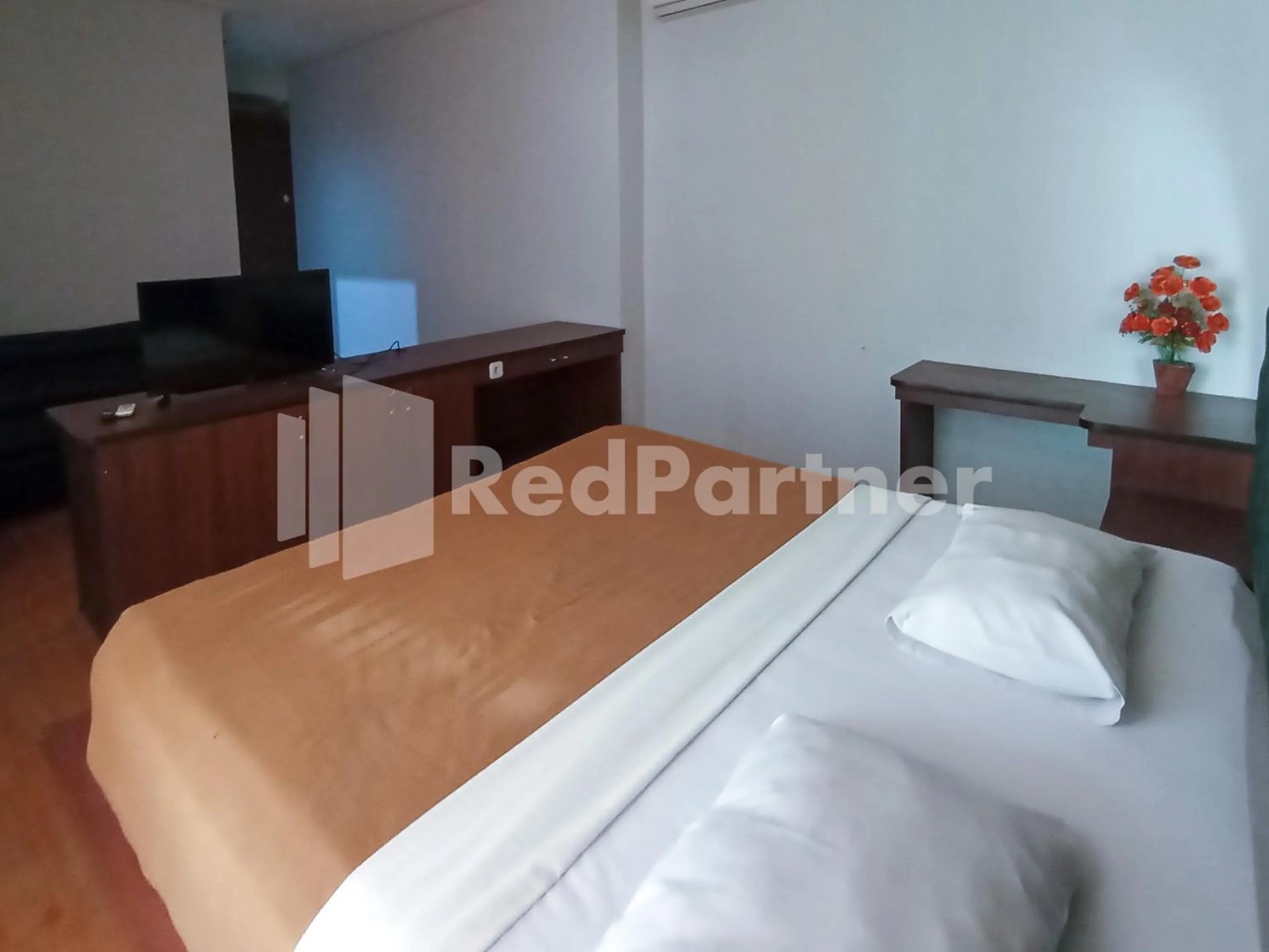 Bedroom, Bed in Nillo Hotel Kebumen Mitra RedDoorz