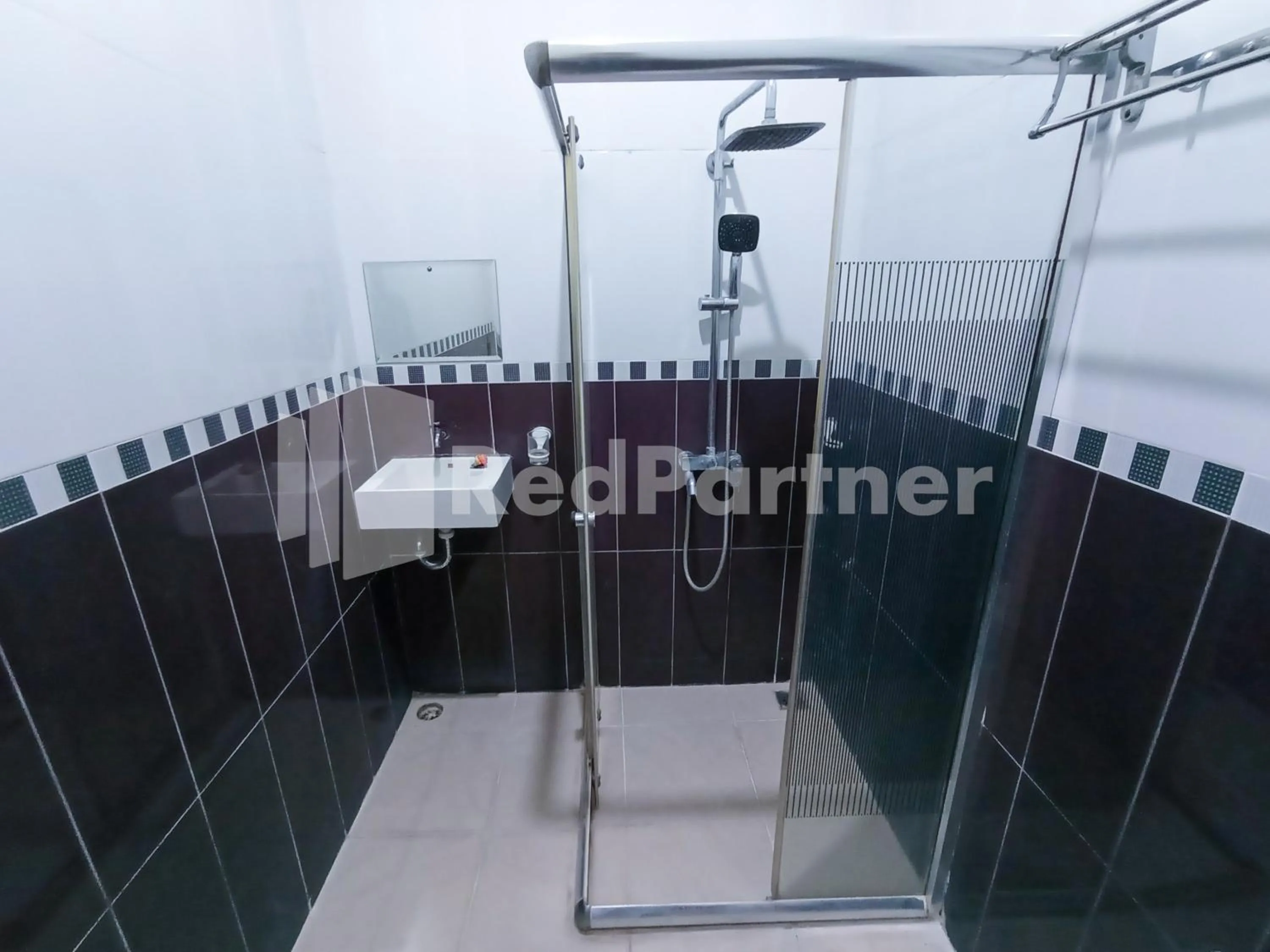 Bathroom in Nillo Hotel Kebumen Mitra RedDoorz