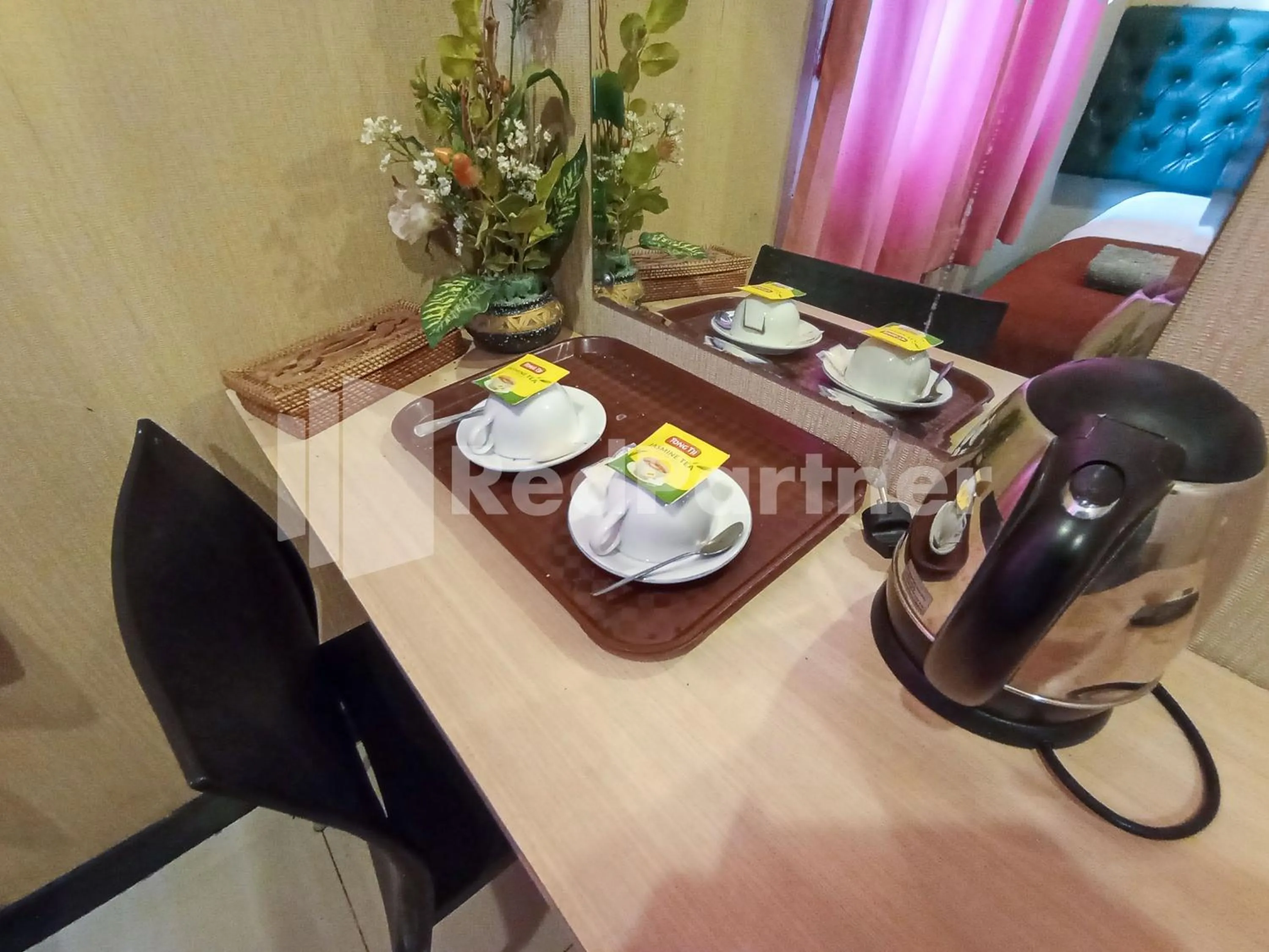 Coffee/tea facilities in Nillo Hotel Kebumen Mitra RedDoorz