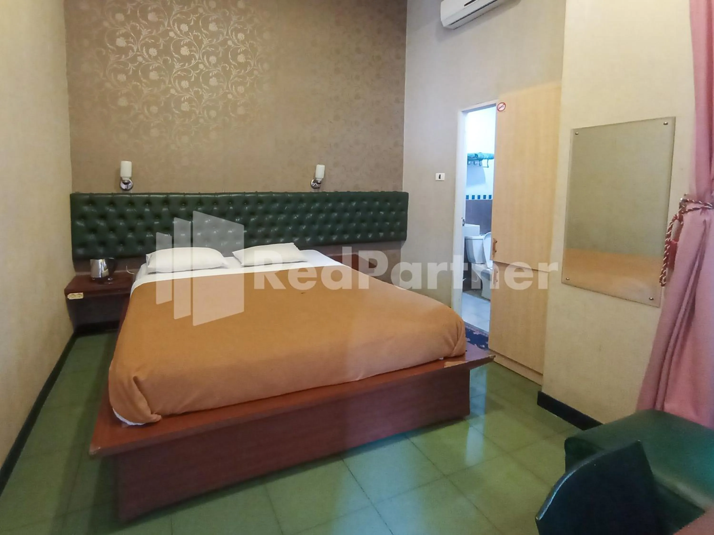 Bedroom, Bed in Nillo Hotel Kebumen Mitra RedDoorz