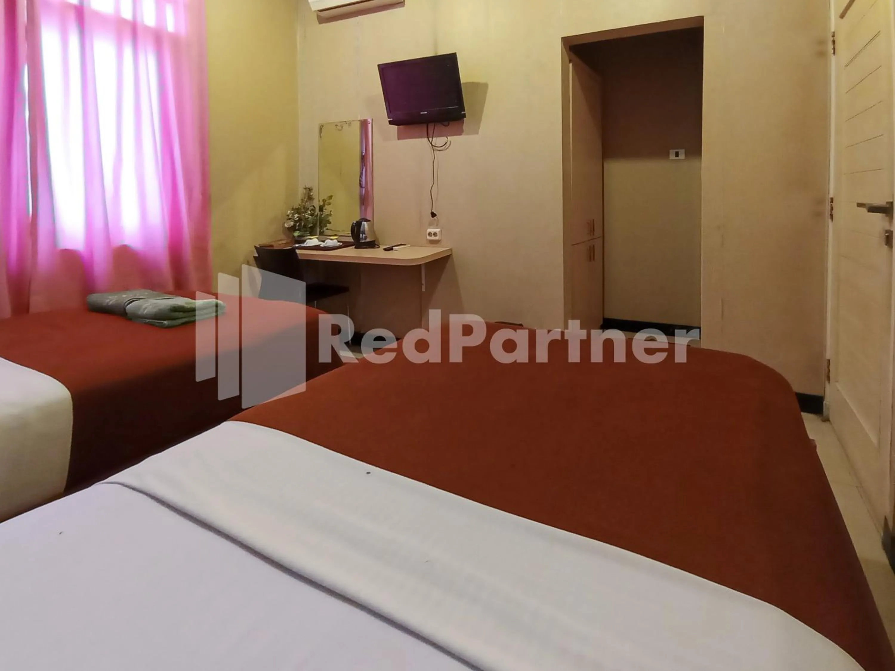 Bedroom, Bed in Nillo Hotel Kebumen Mitra RedDoorz