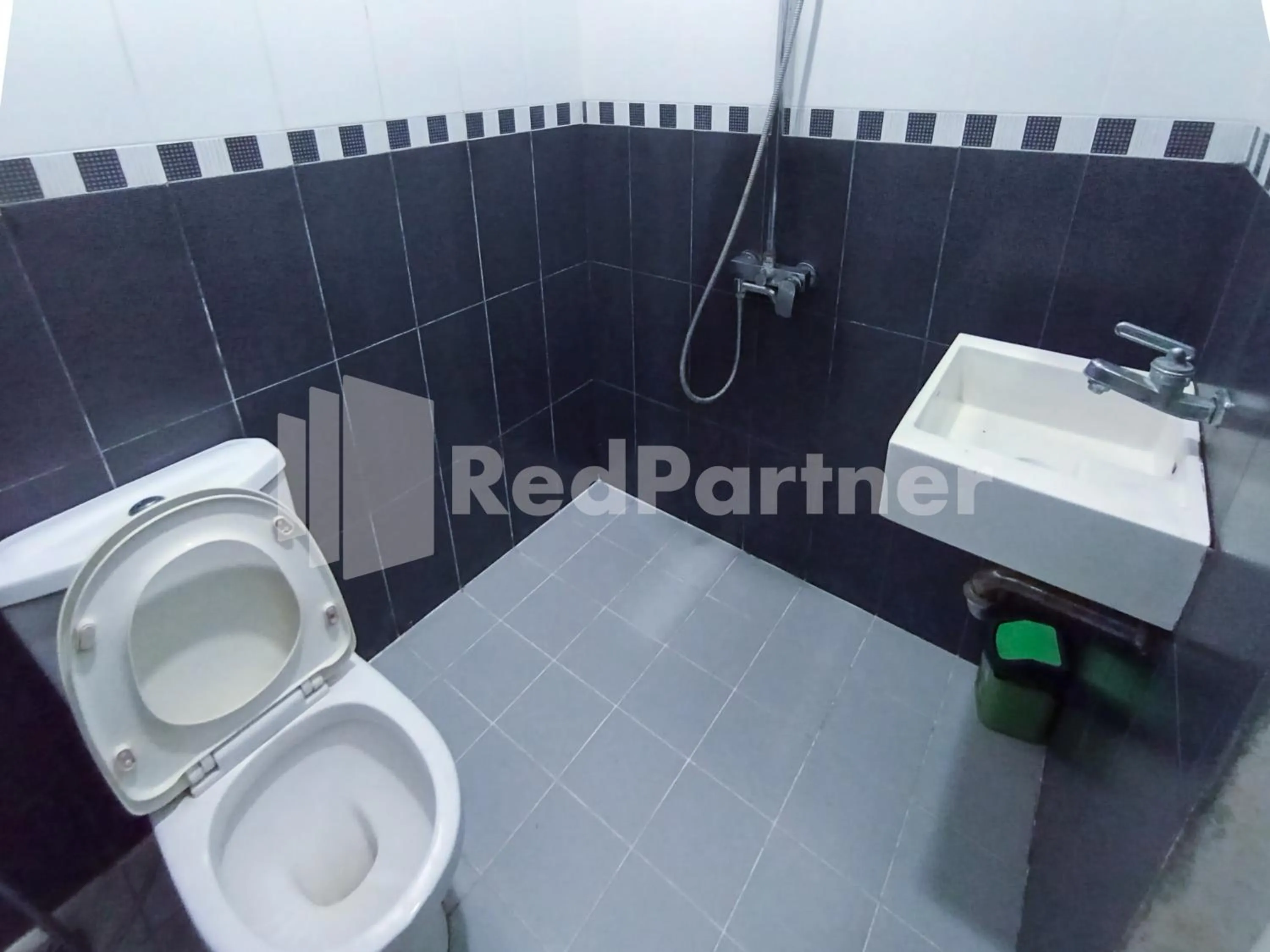 Bathroom in Nillo Hotel Kebumen Mitra RedDoorz