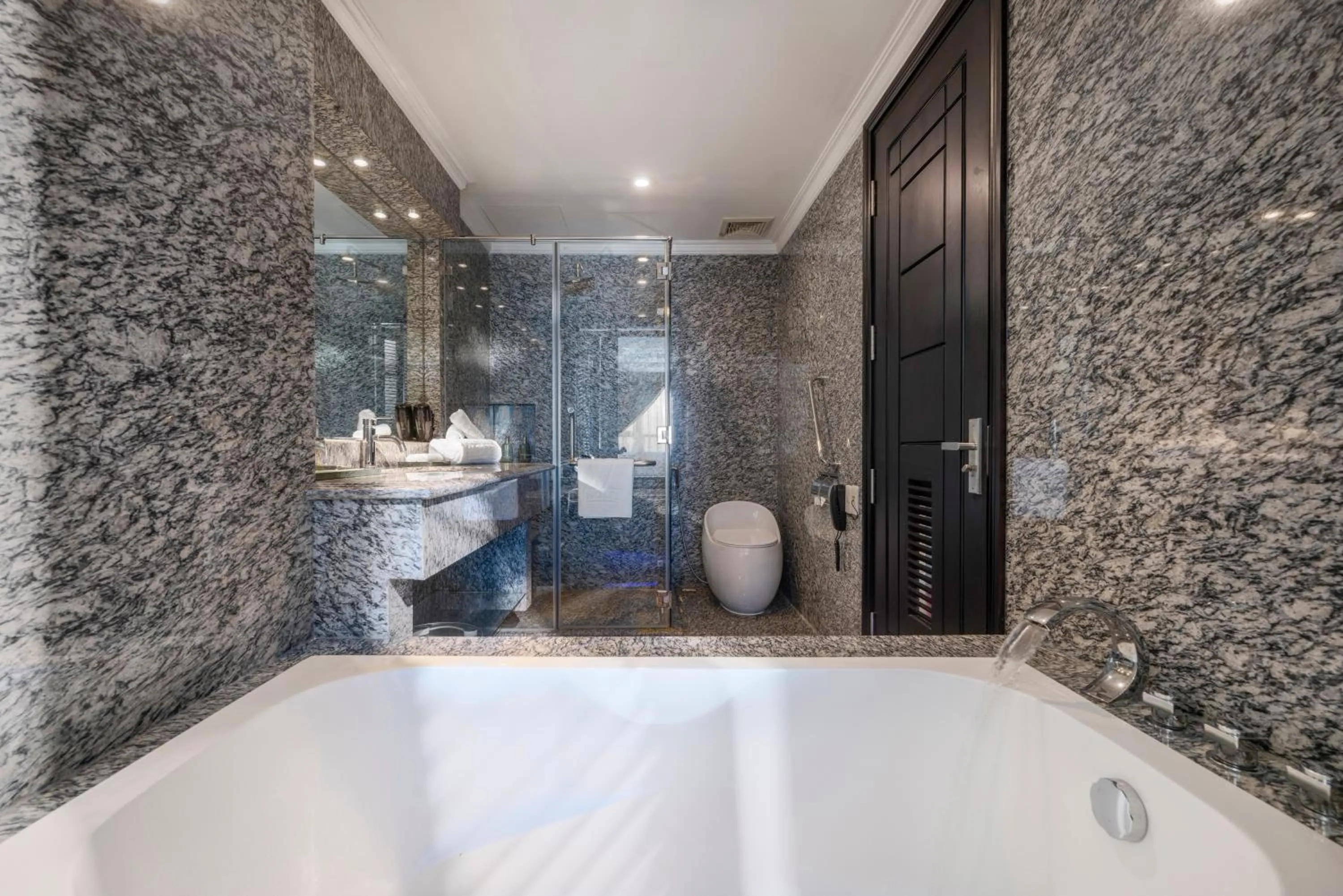 Shower in V-Hotel Da Nang Beach