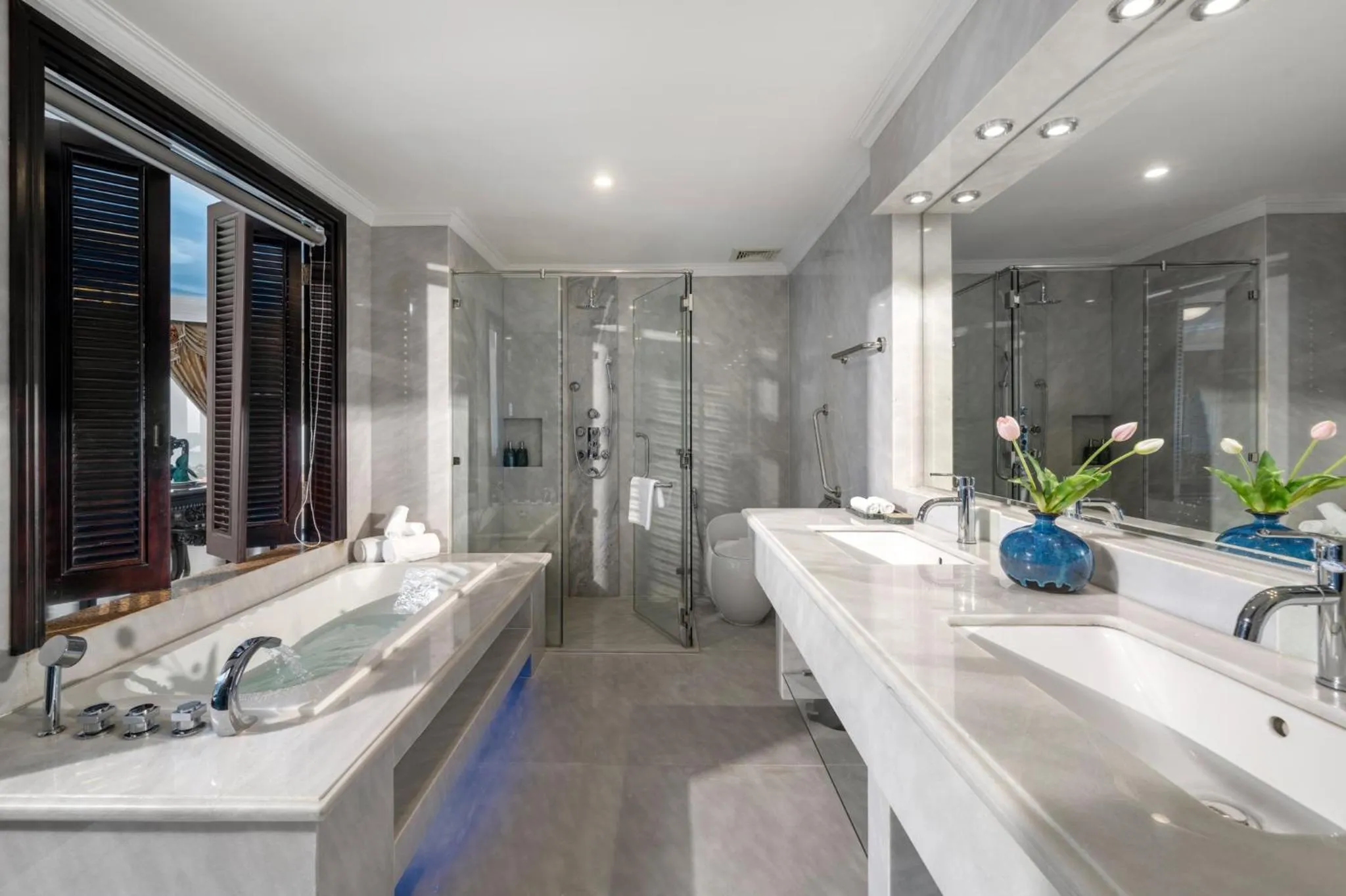 Shower in V-Hotel Da Nang Beach