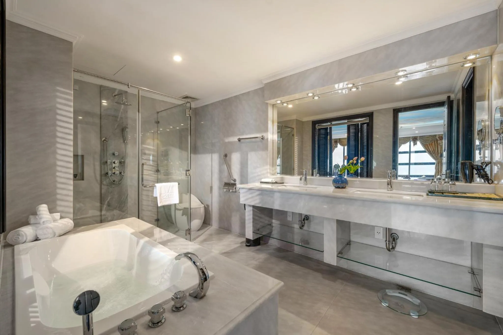 Shower in V-Hotel Da Nang Beach