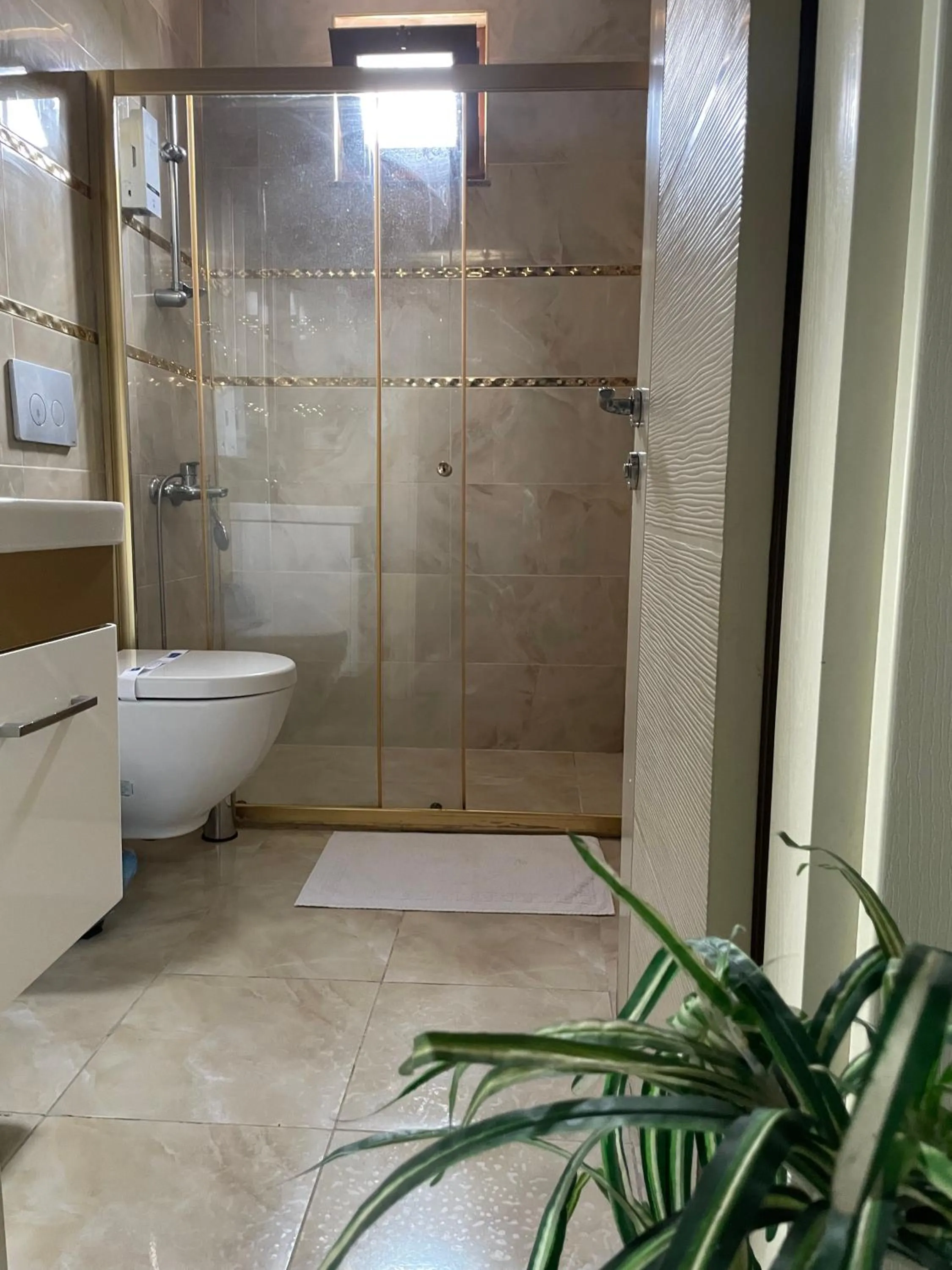 Shower in PUGARi HOTEL