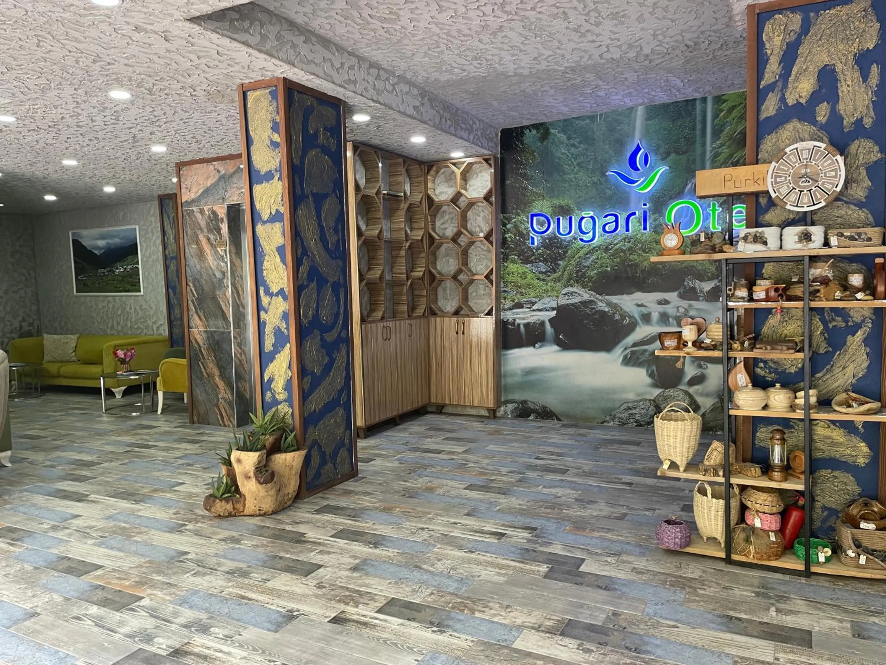 Restaurant/places to eat in PUGARi HOTEL