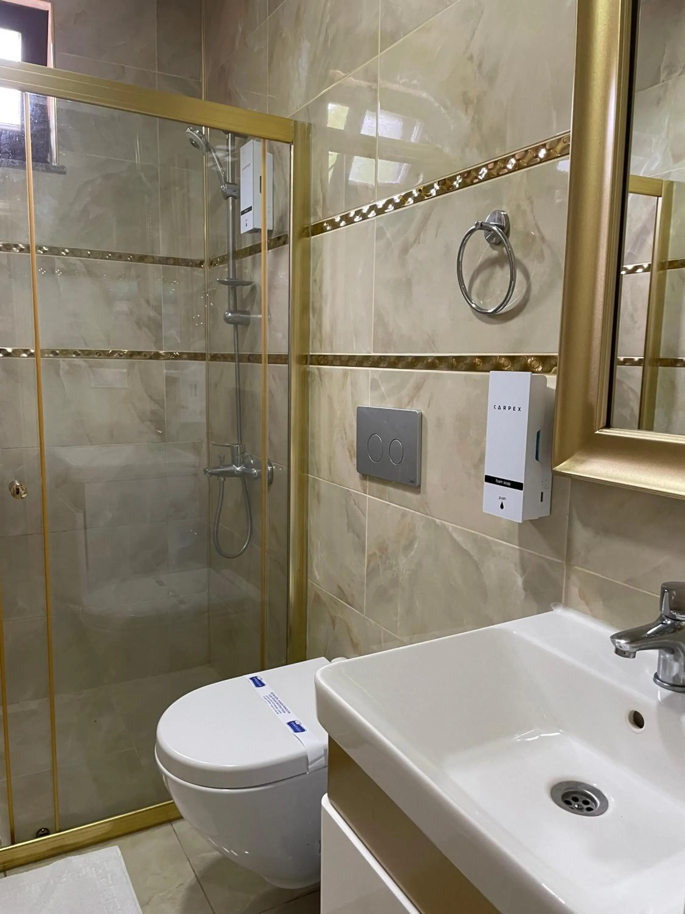 Shower in PUGARi HOTEL