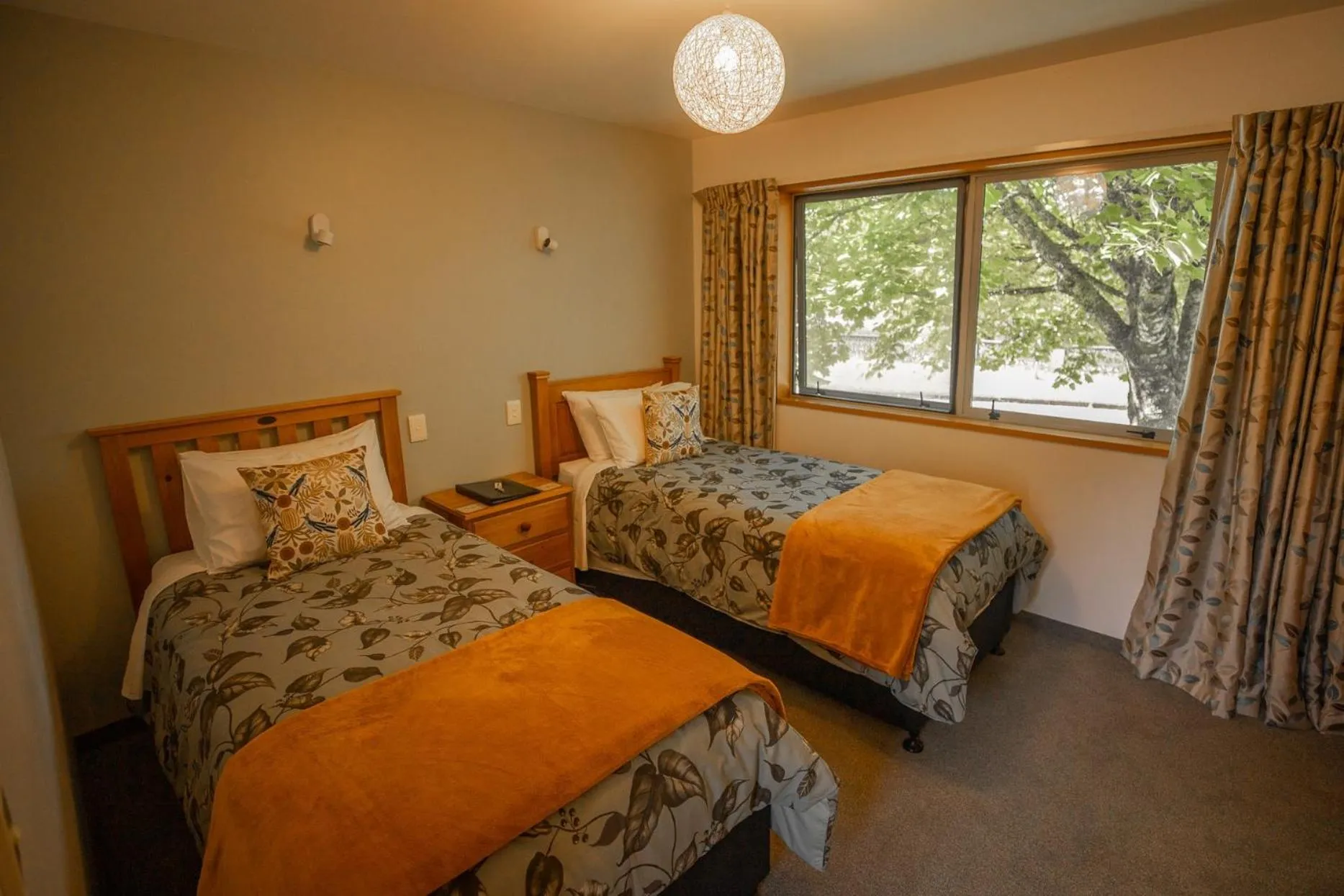 Deluxe Twin Room in Woodland Glen Lodge B&B
