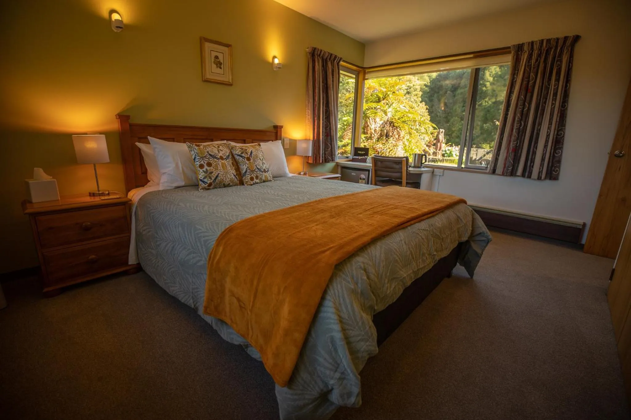 Photo of the whole room, Bed in Woodland Glen Lodge B&B