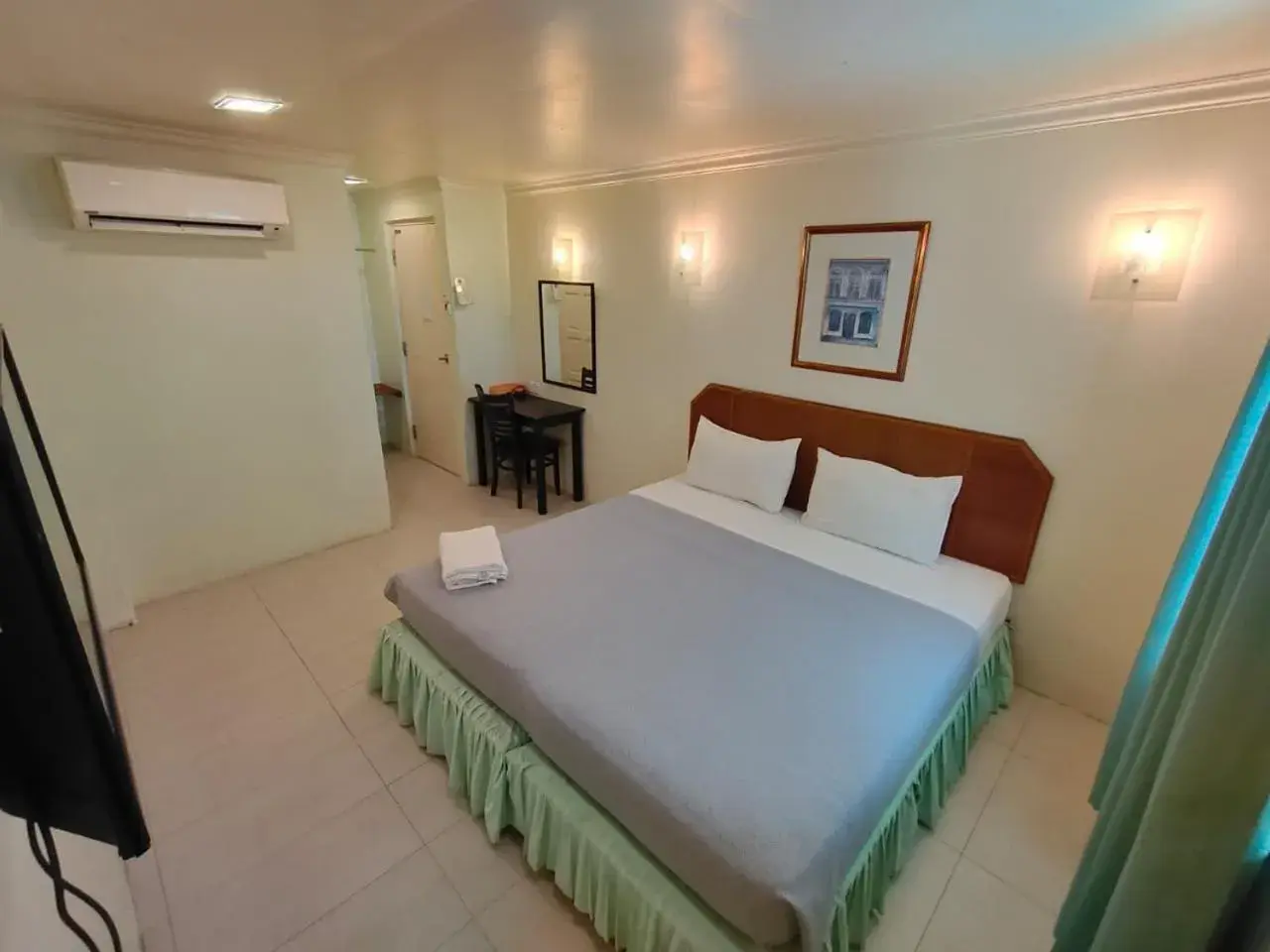 Standard Double Room in TRAVELLERS LODGE Standard Double Room in TRAVELLERS LODGE