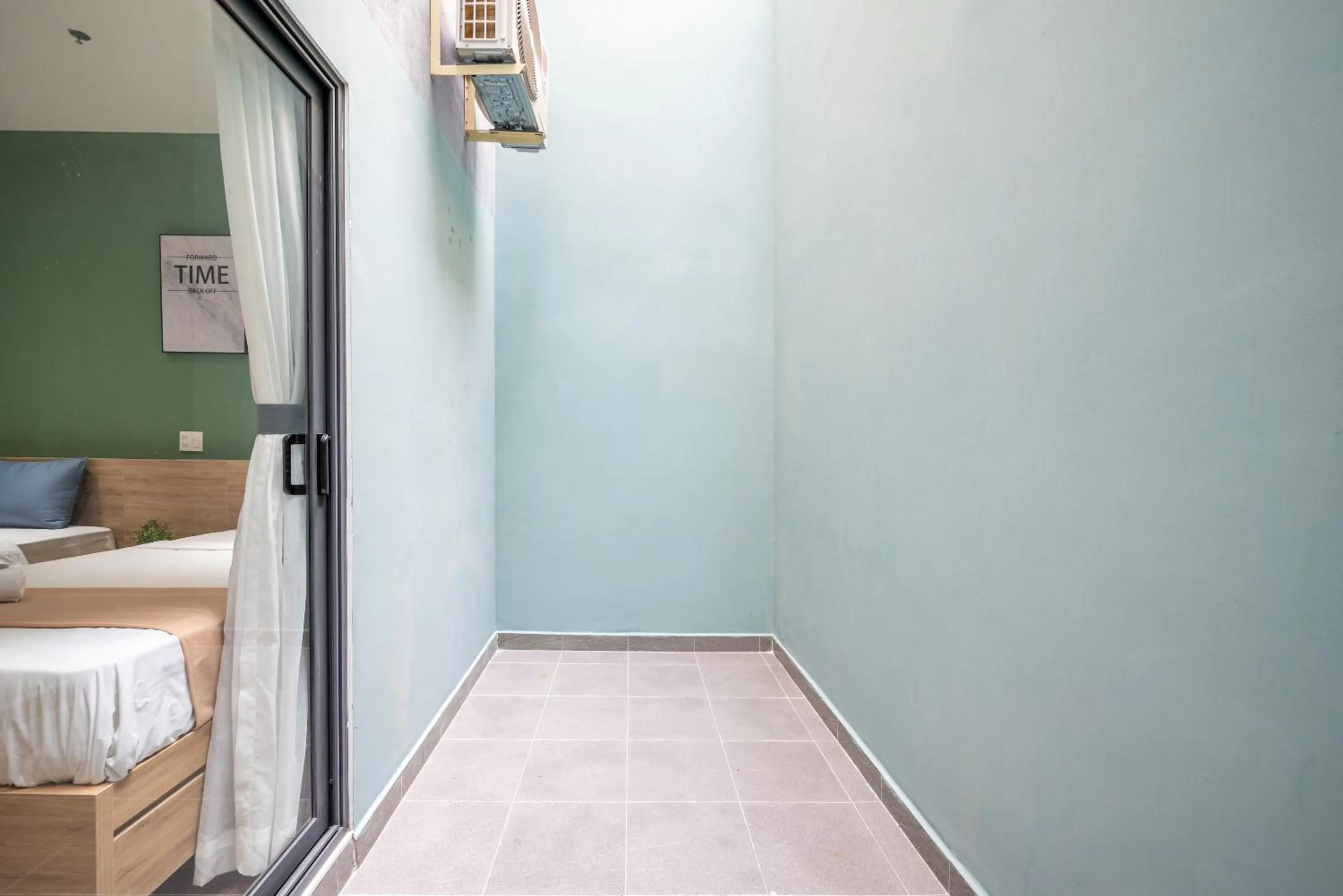 Inner courtyard view, Bed in Cozrum Home - Daisy House