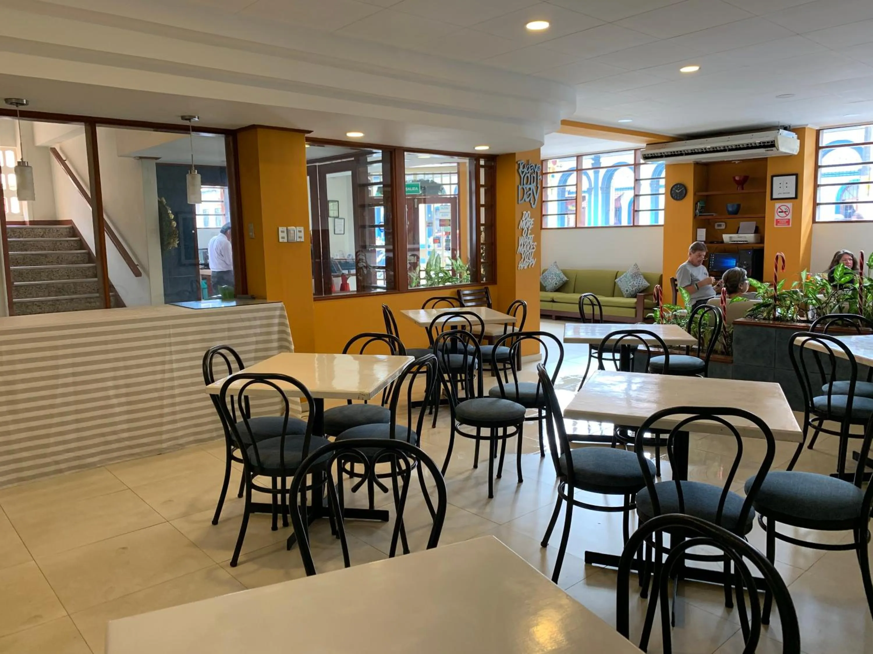 Restaurant/places to eat in Hotel Acosta