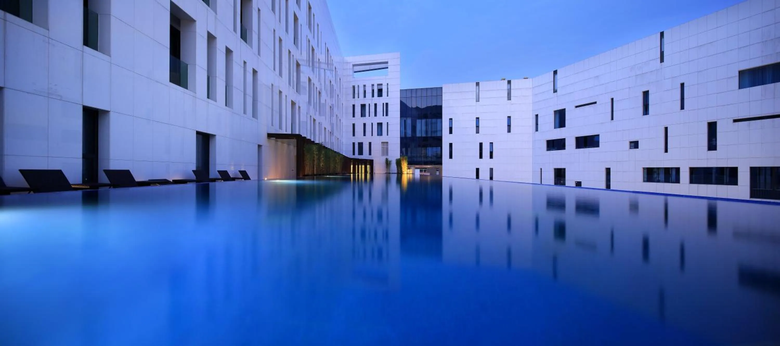 Swimming pool in Wuhan Ziyuan Hotel