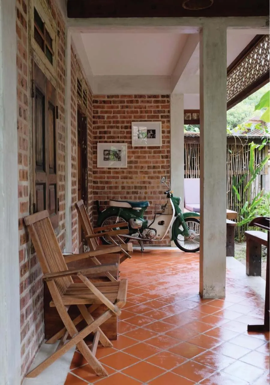 Balcony/Terrace in Panji Panji Tropical Wooden Home