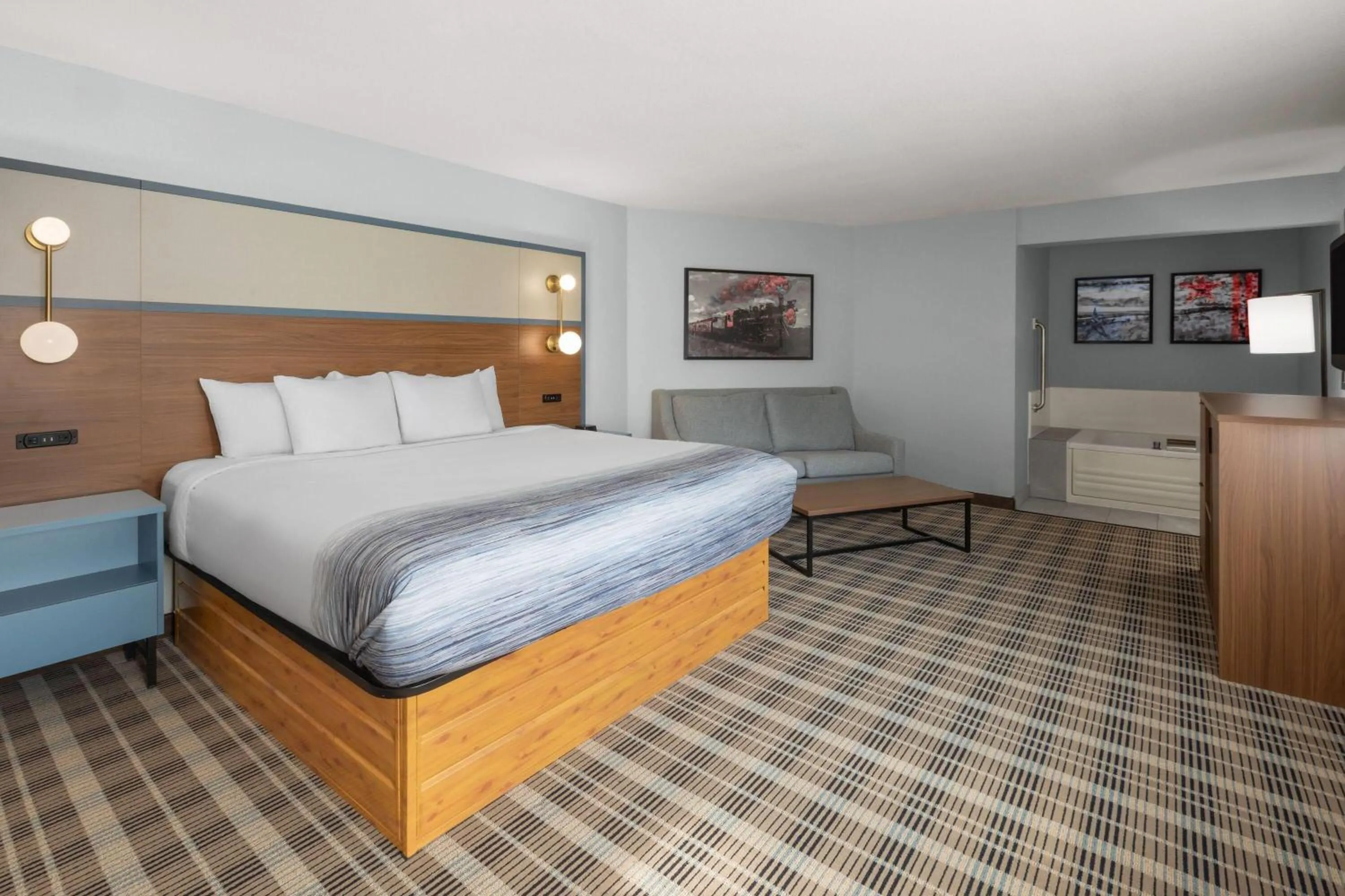 Photo of the whole room, Bed in AmericInn by Wyndham Douglas/Saugatuck