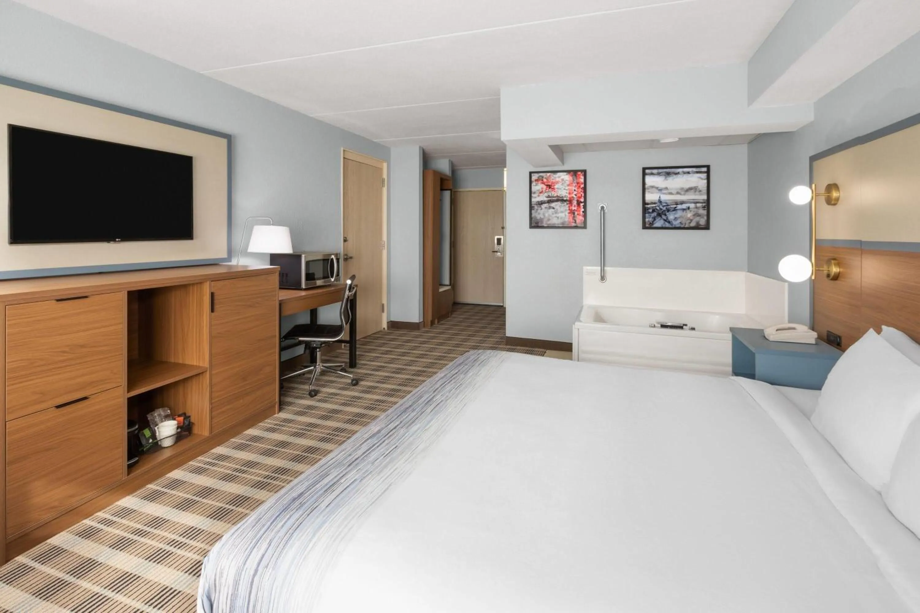 Photo of the whole room, Bed in AmericInn by Wyndham Douglas/Saugatuck