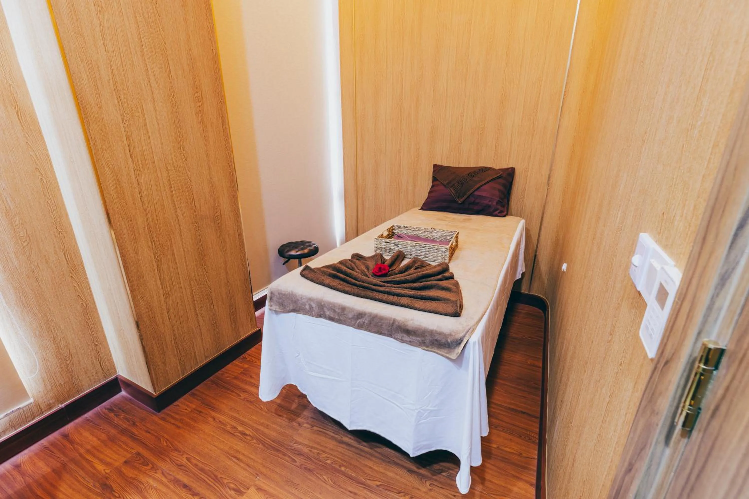 Spa and wellness centre/facilities, Bed in THE PREMIER PALACE HOTEL AND SPA