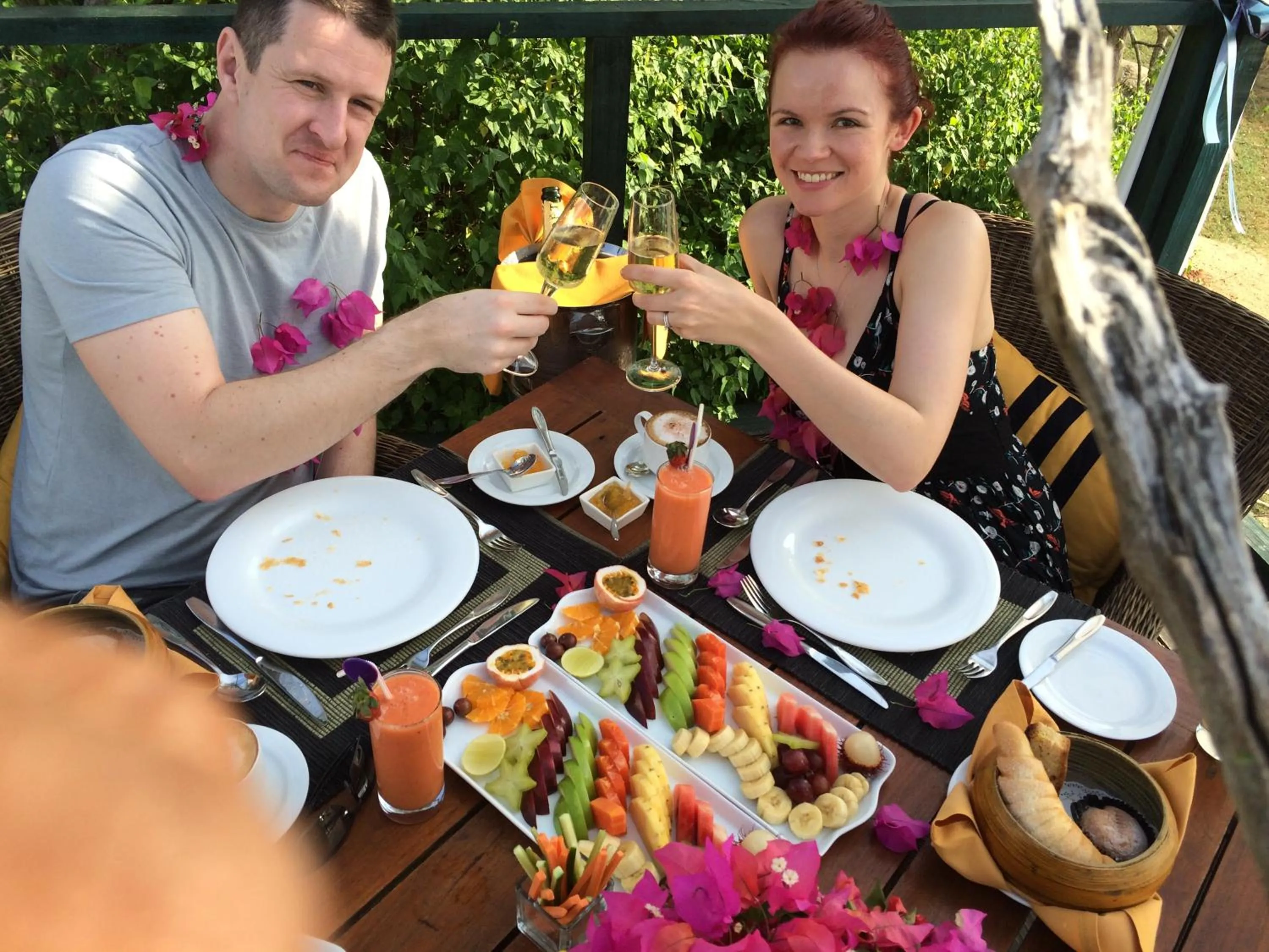 Restaurant/places to eat in Traveller's Home Hotel