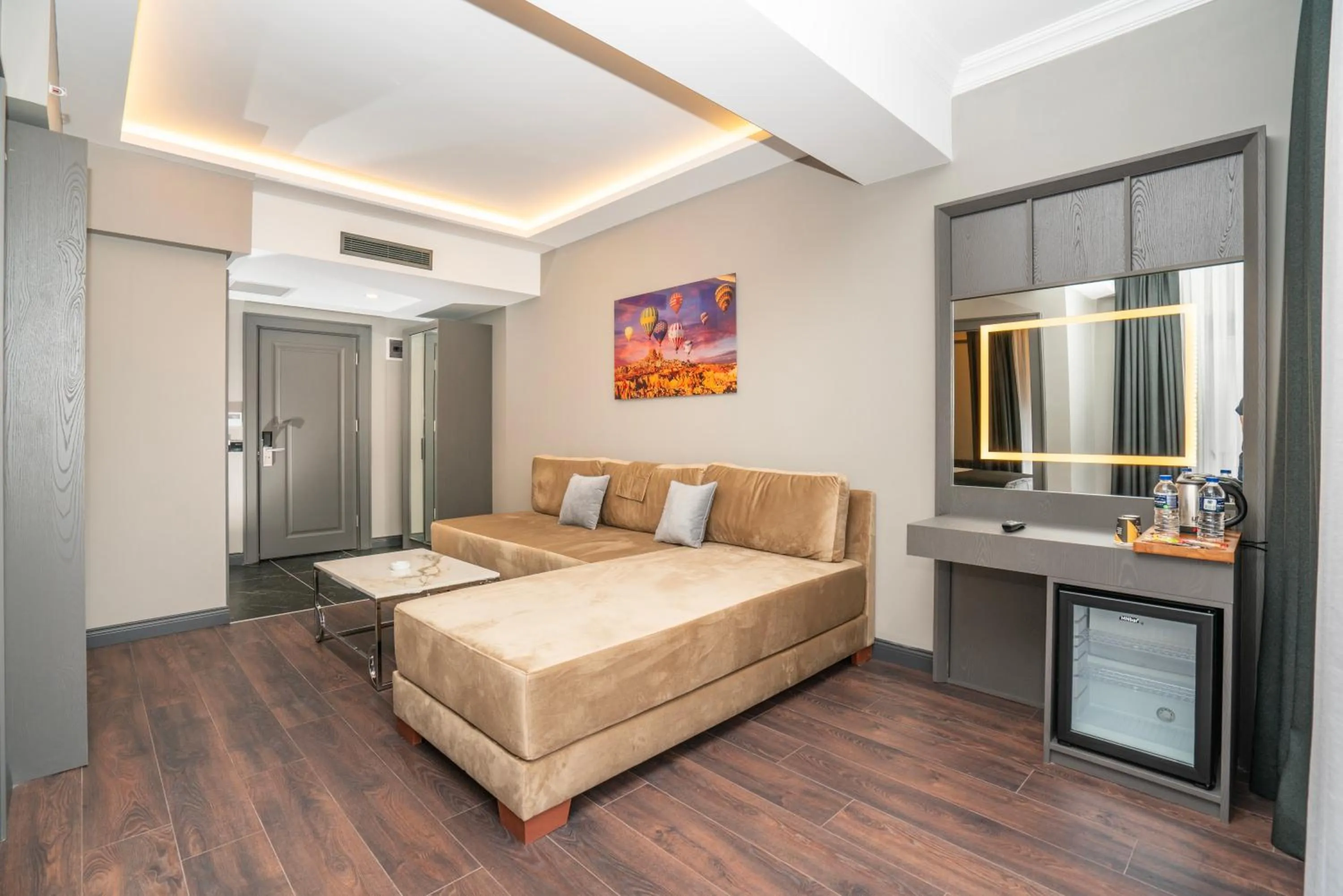 Living room, Bed in 216 Style Suite