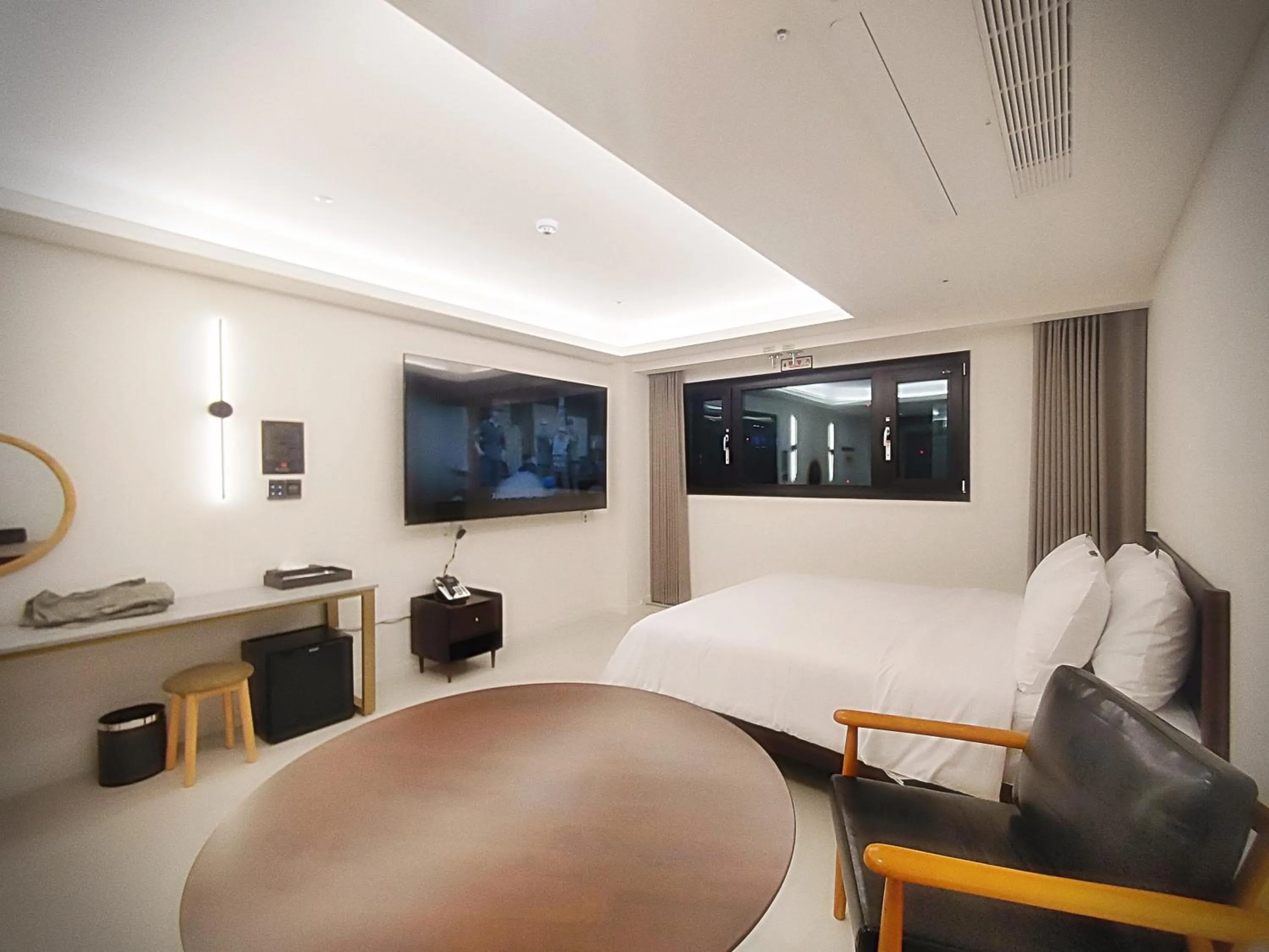 Bedroom, Bed in Bluebird Hotel