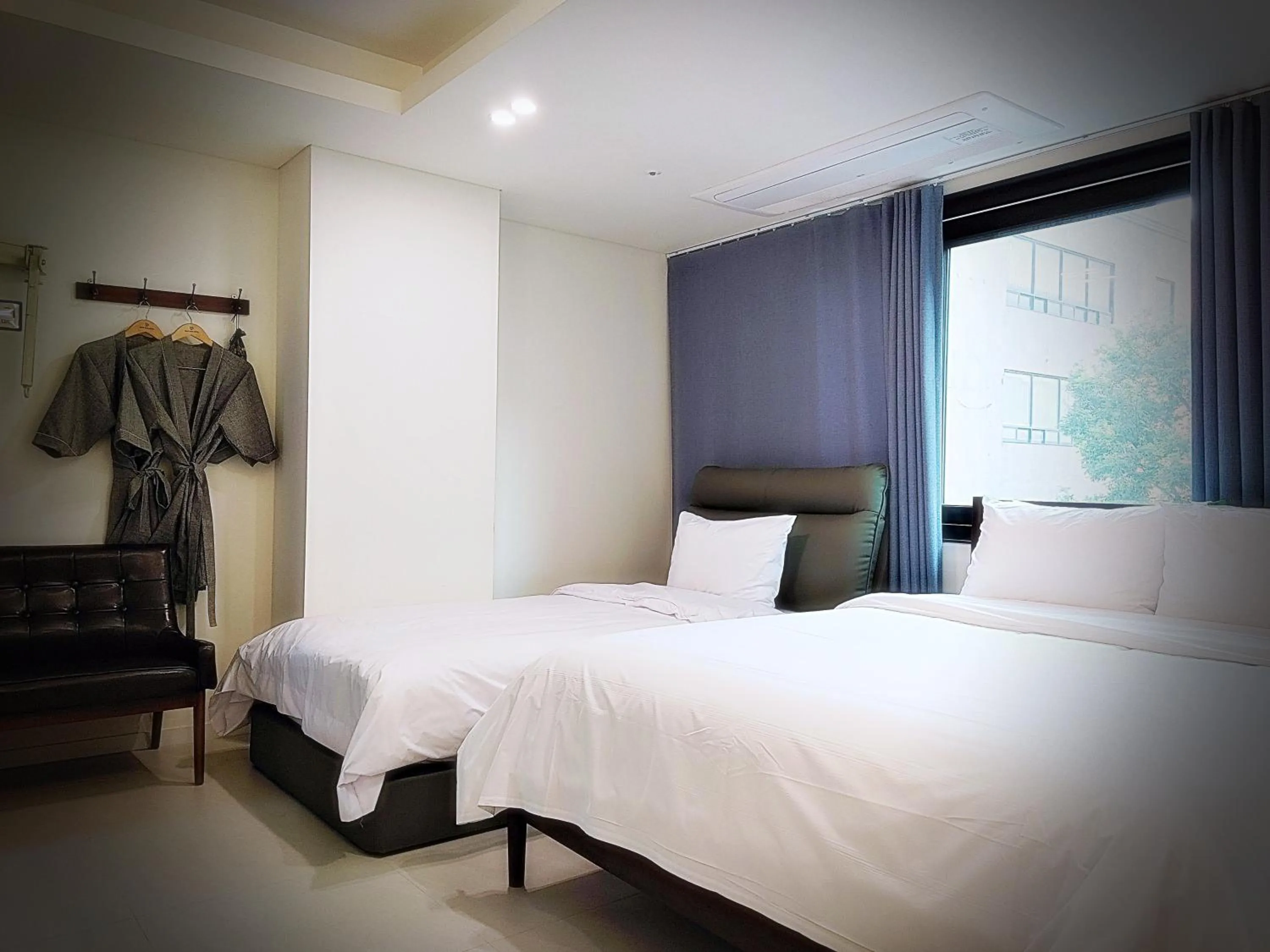 Photo of the whole room, Bed in Bluebird Hotel