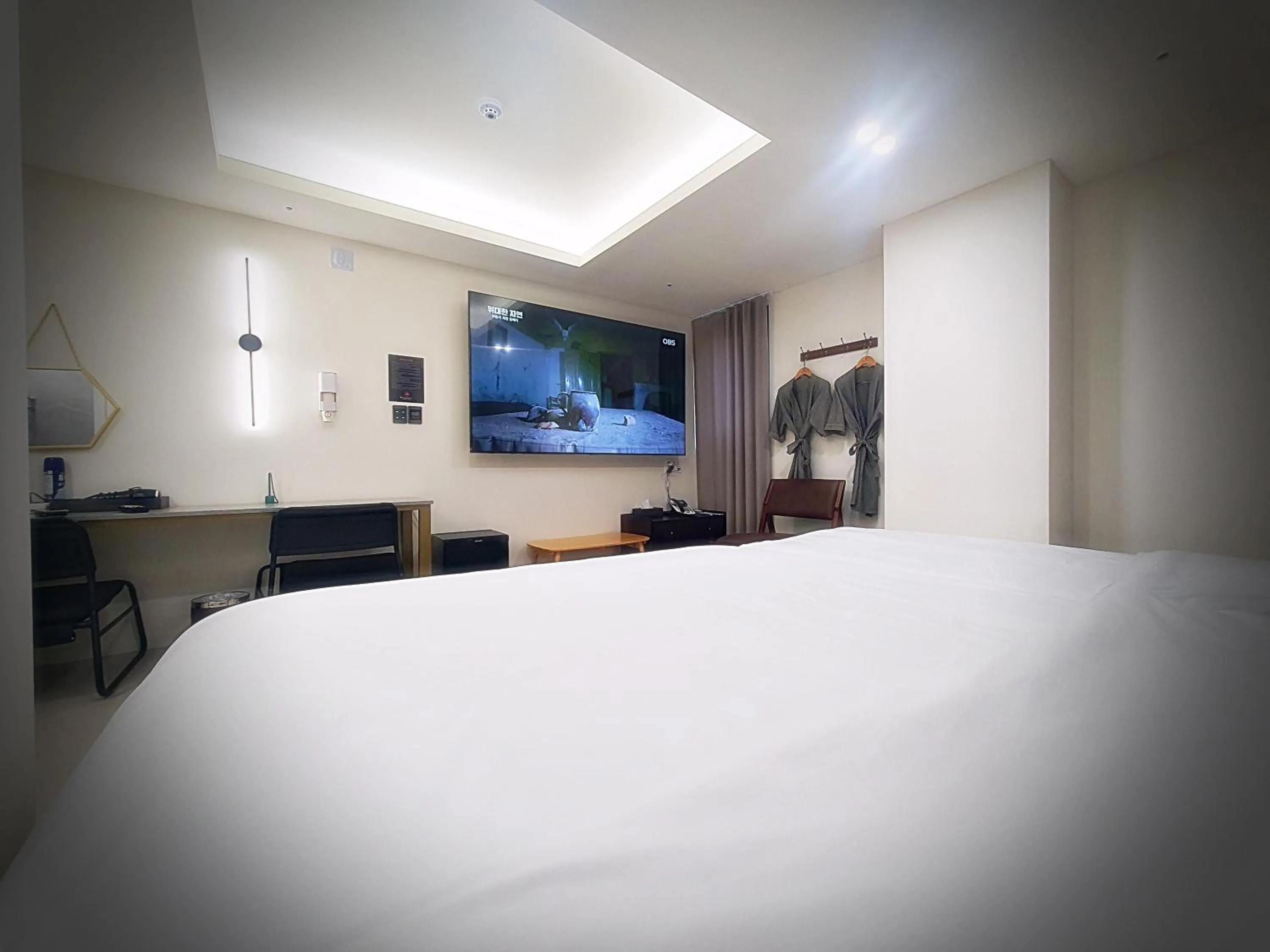 Photo of the whole room, Bed in Bluebird Hotel