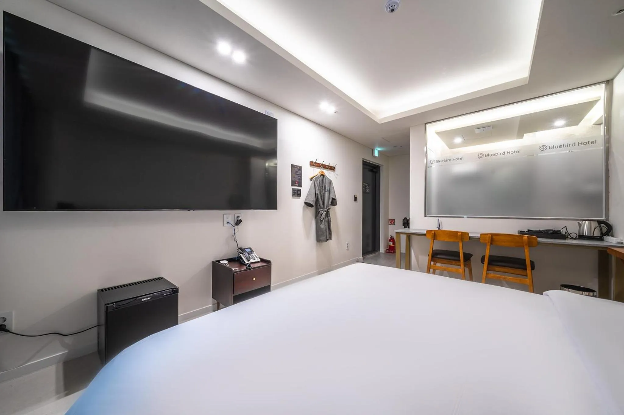 Photo of the whole room, Bed in Bluebird Hotel