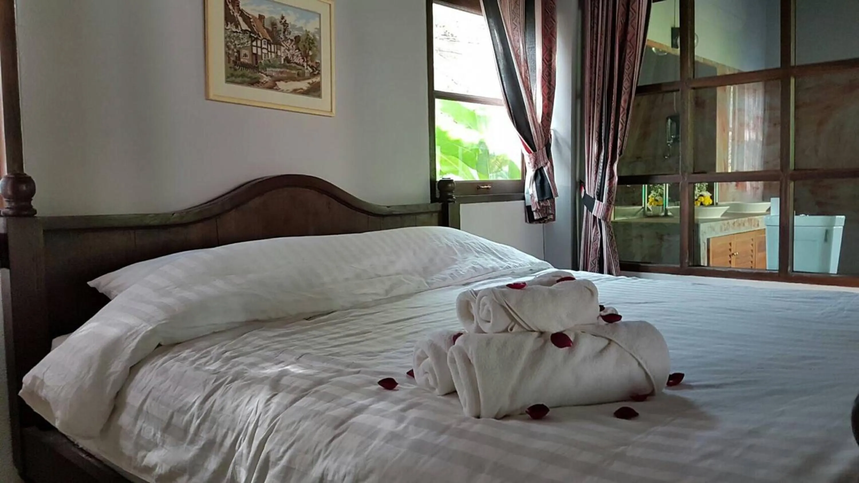 Photo of the whole room, Bed in Chiangmai Royal Creek Hotel