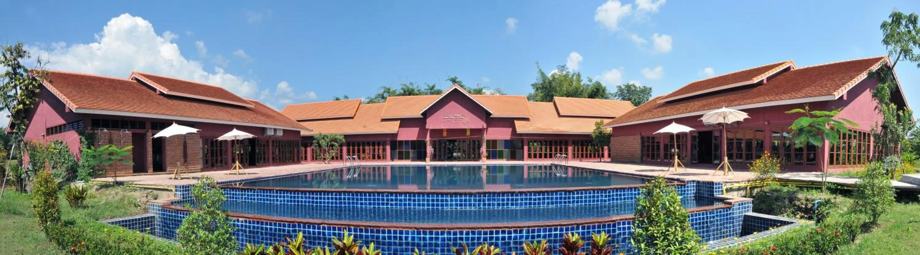 Swimming pool in Chiangmai Royal Creek Hotel