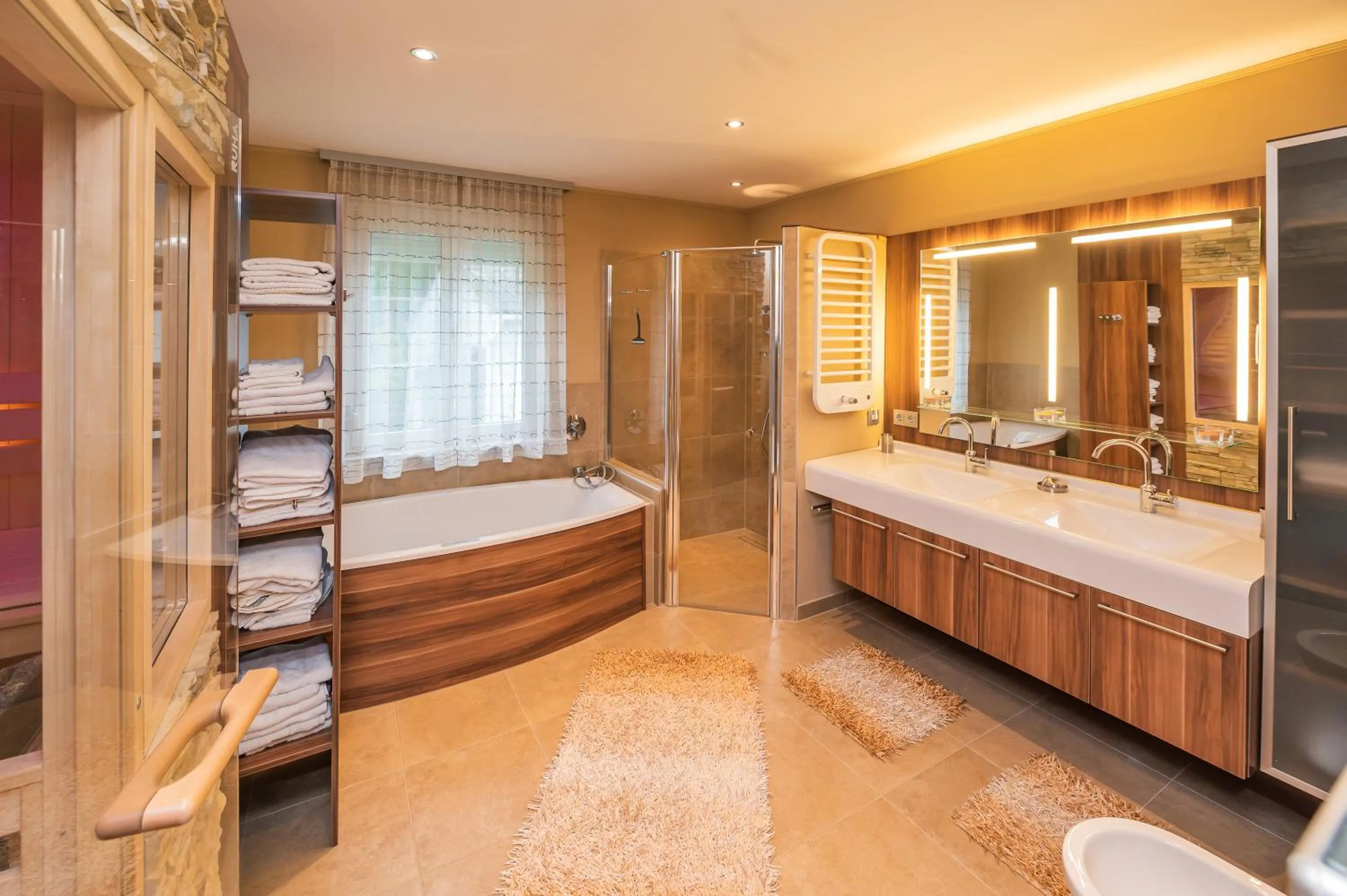 Bathroom, Bed in Ferien beim Treiber