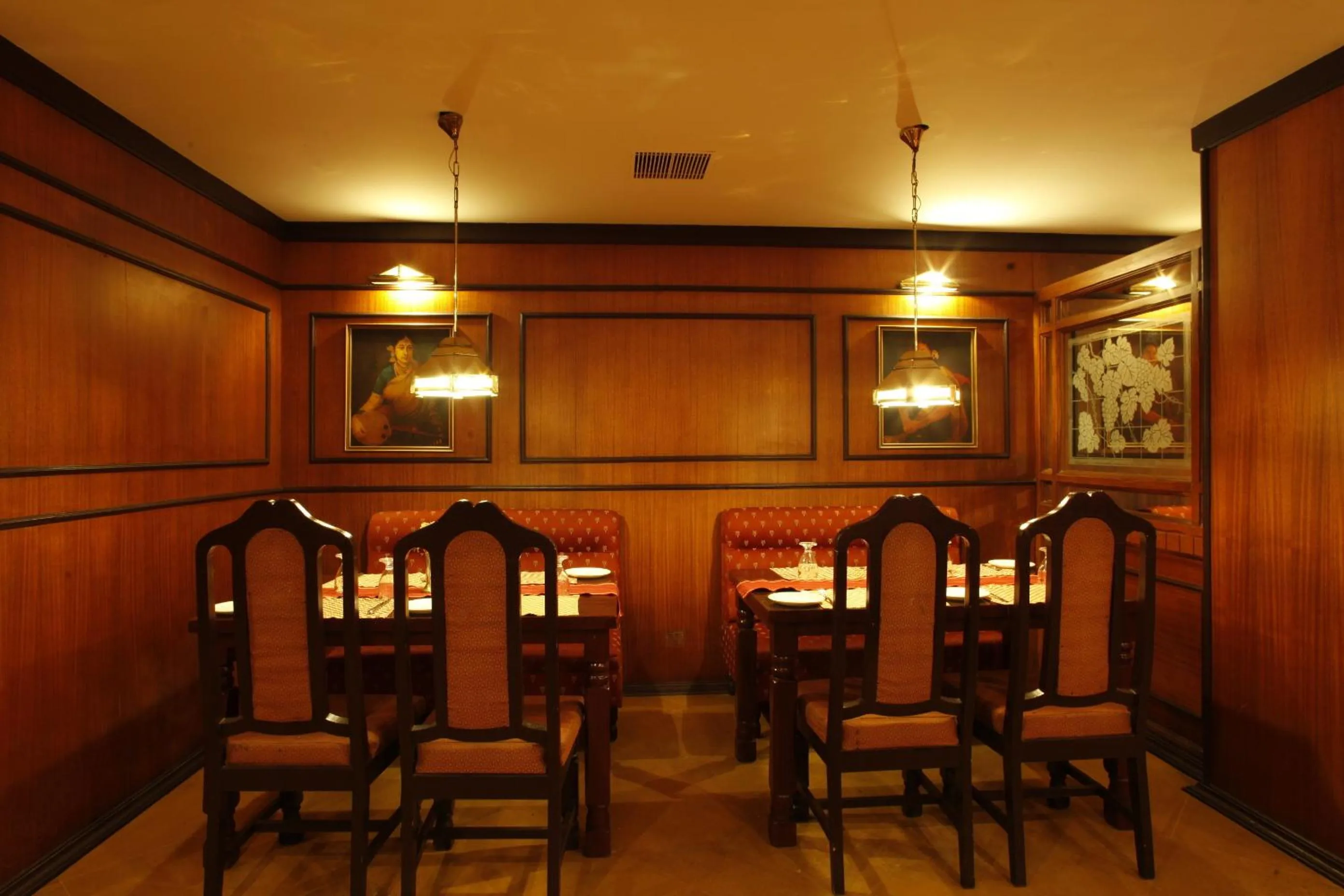 Restaurant/places to eat in Sopanam Heritage