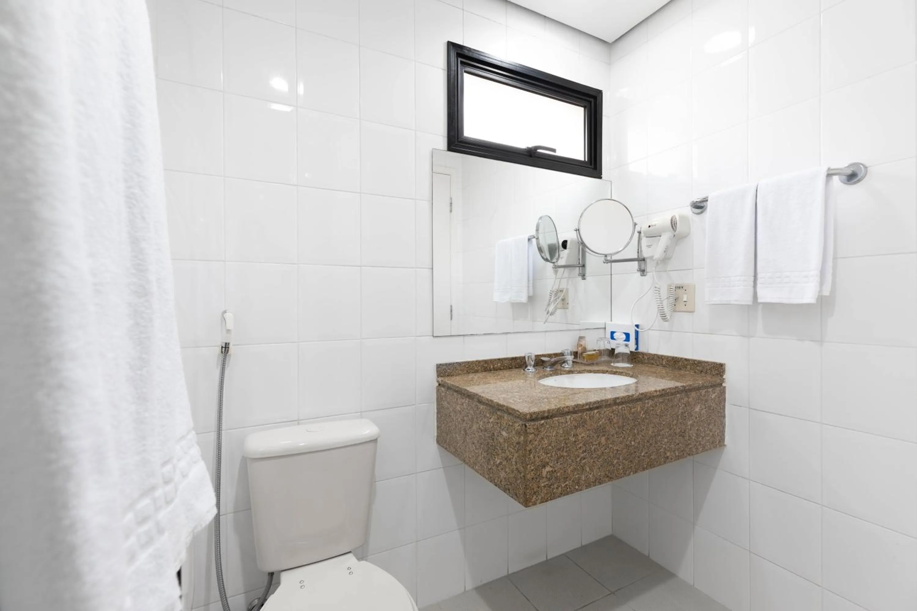 Toilet in Mercure Sao Paulo Moema