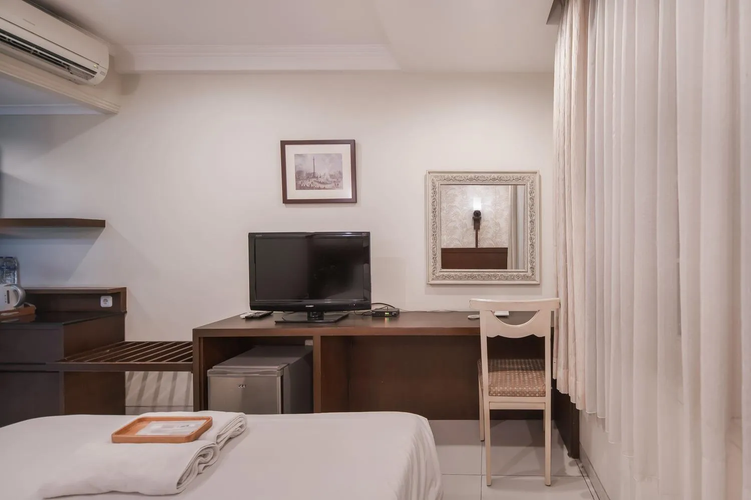 TV and multimedia, Bed in Cove Ottenville Boutique Hotel