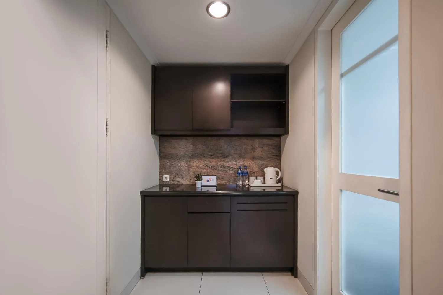 Coffee/tea facilities in Cove Ottenville Boutique Hotel