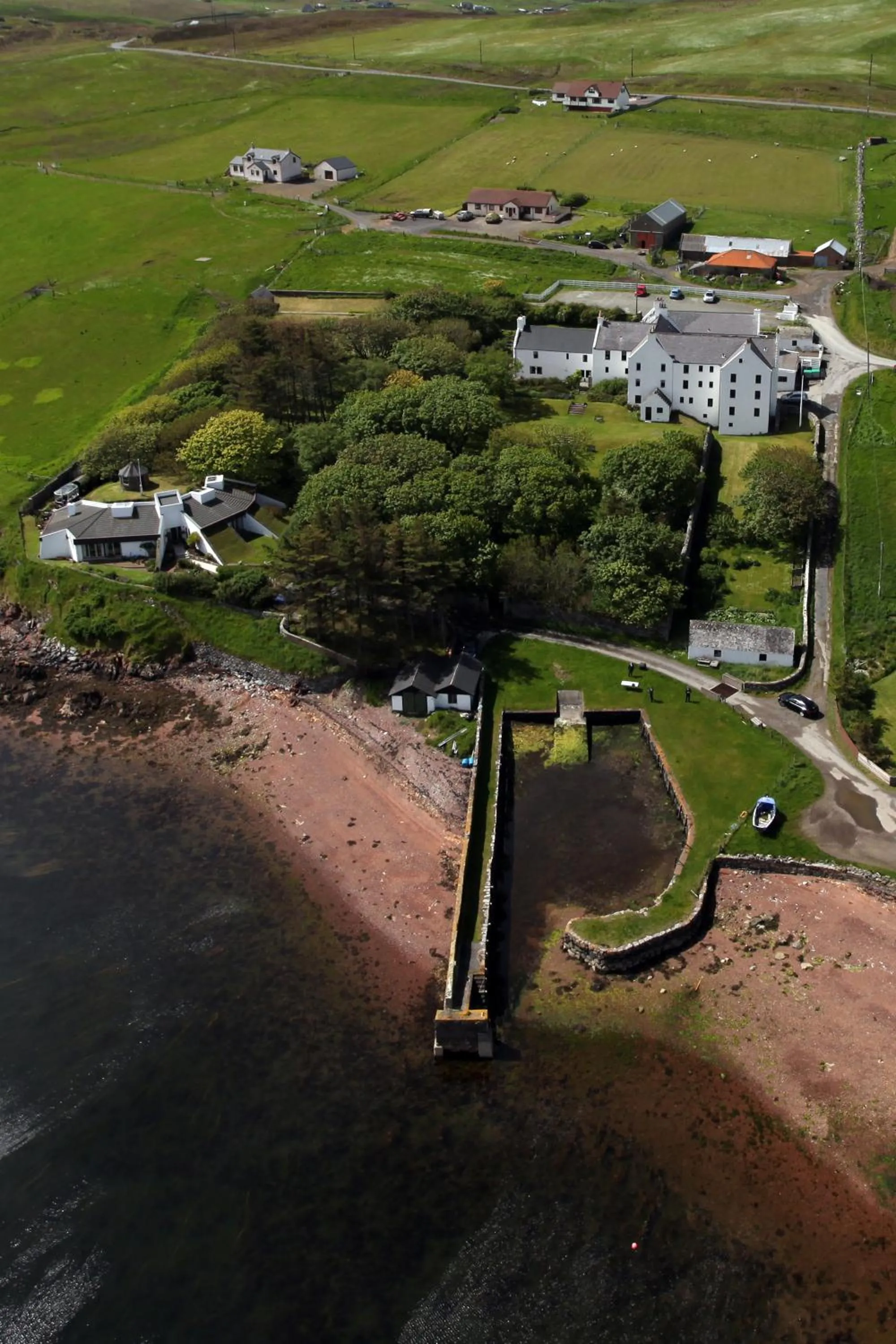 Garden in Busta House Hotel