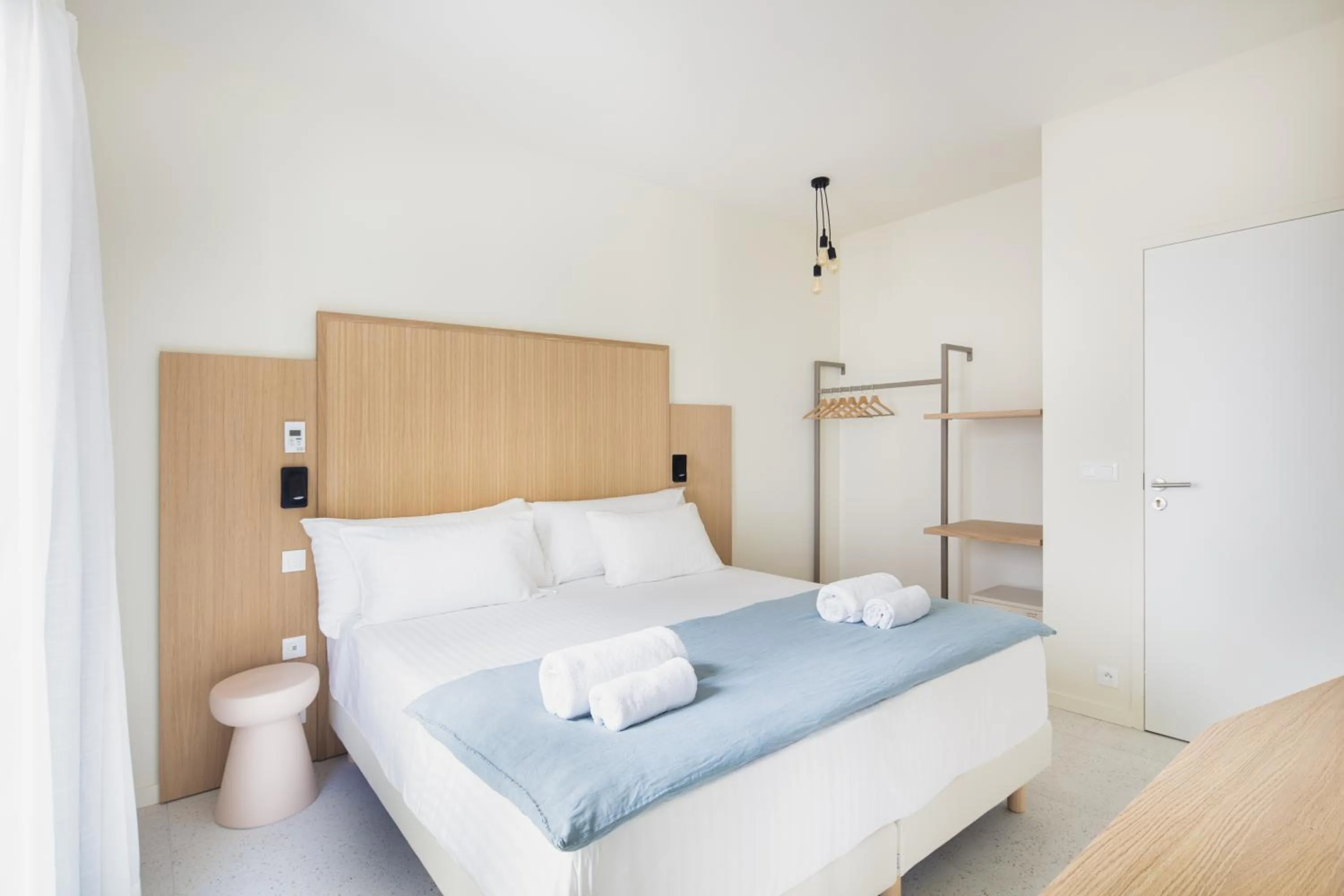 Photo of the whole room, Bed in Hôtel La Suite