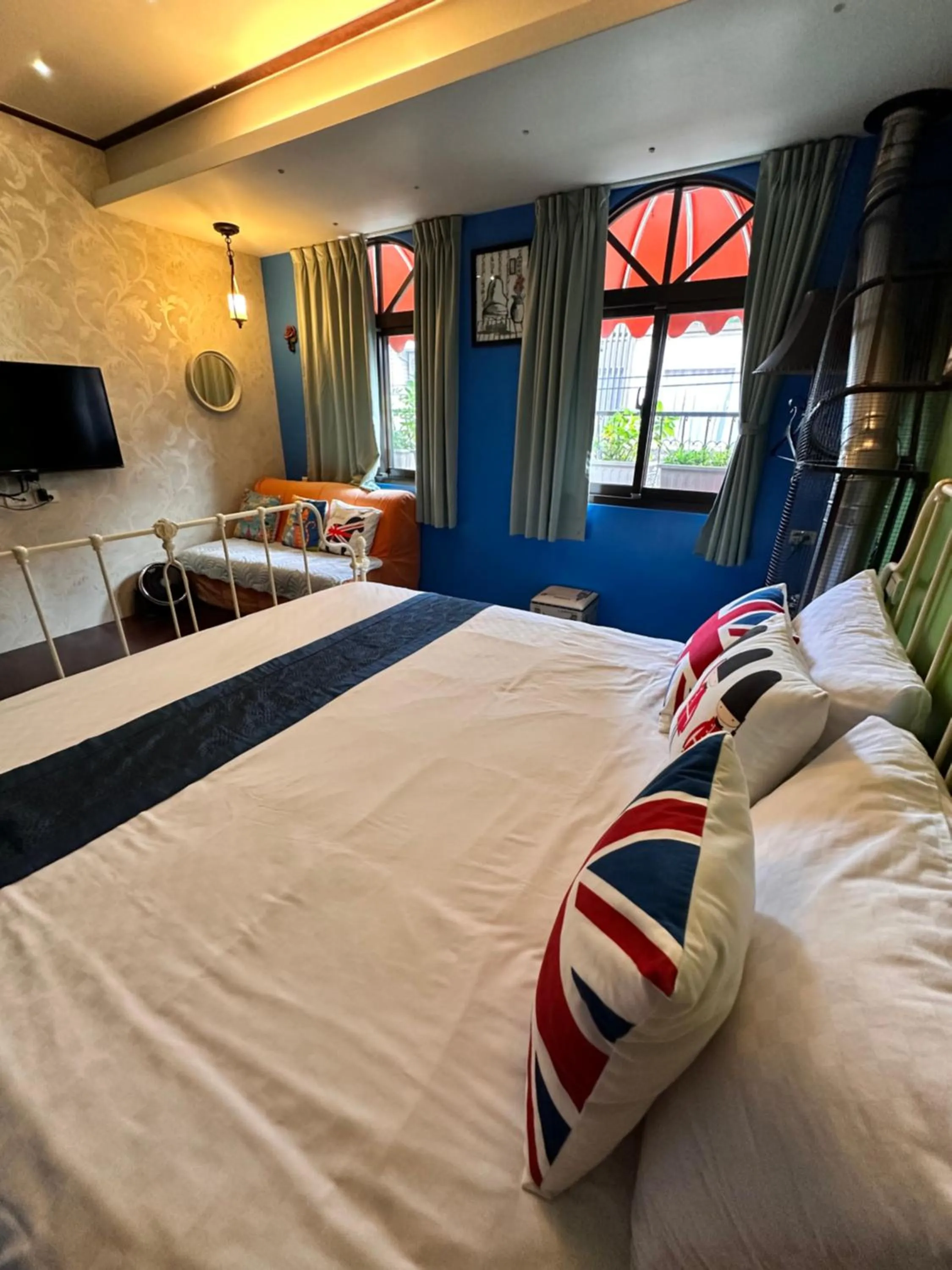 Photo of the whole room, Bed in Mystery13