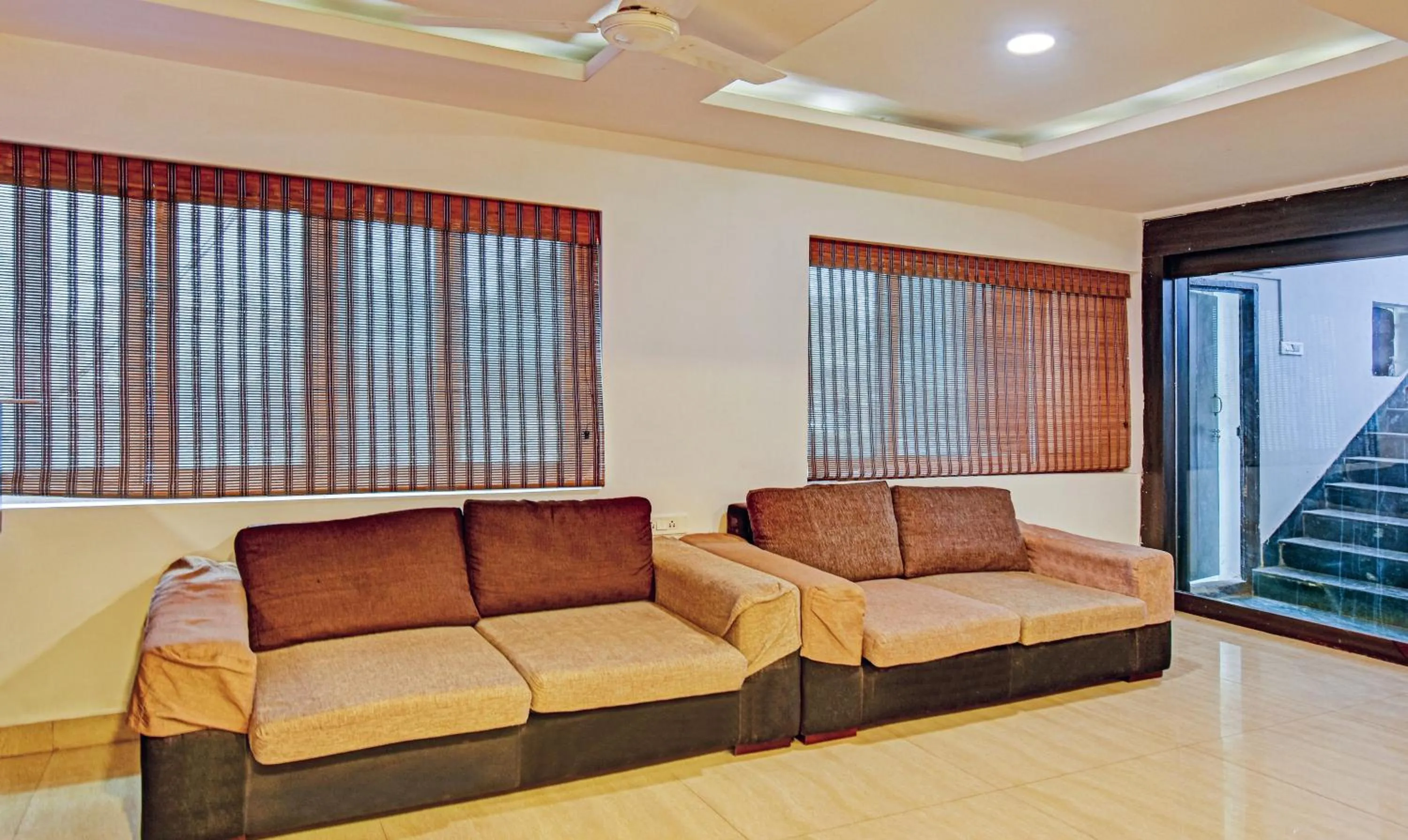 Seating area in Treebo Innside