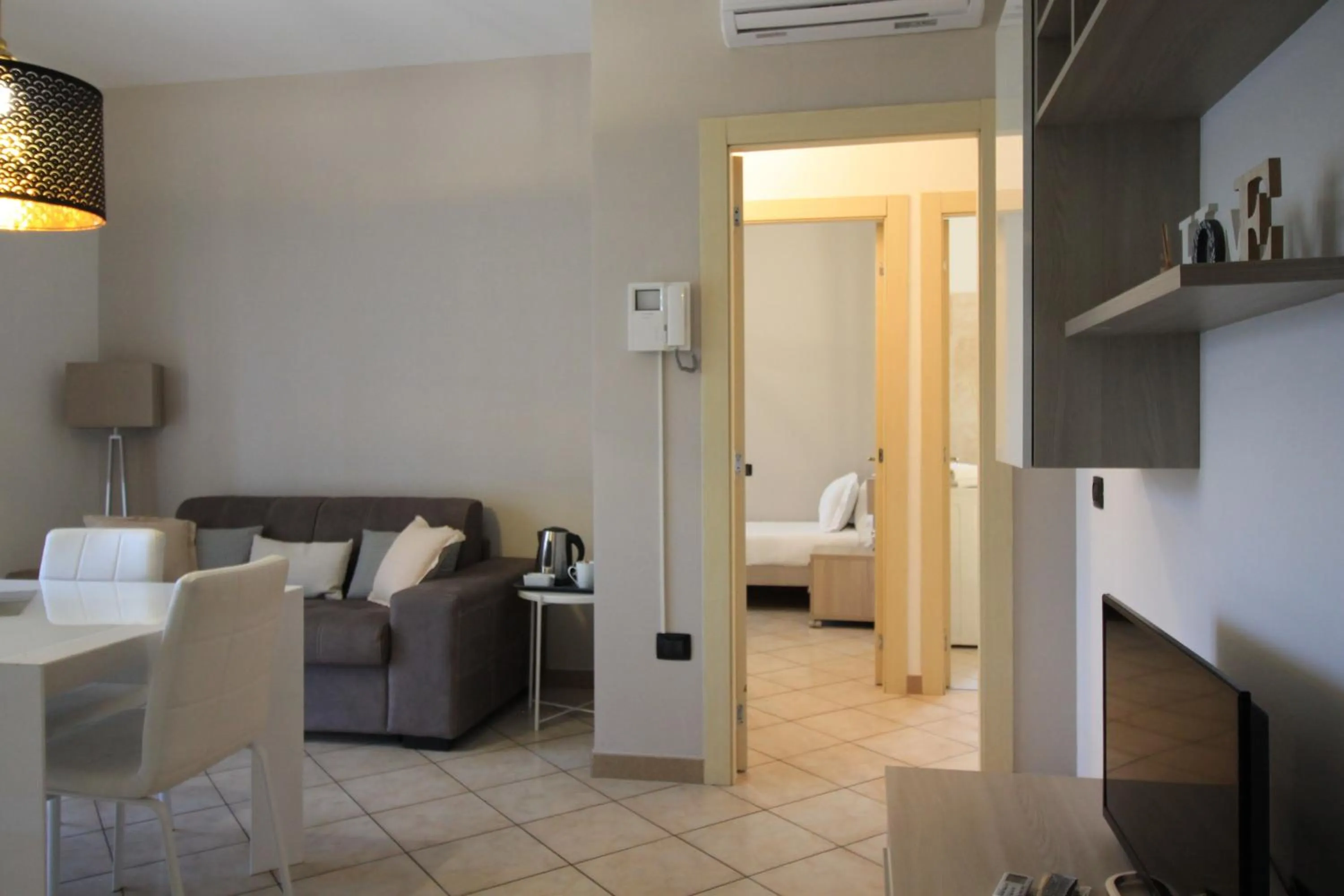 Dining area, Bed in HQ Aparthotel Milano Inn - Smart Suites