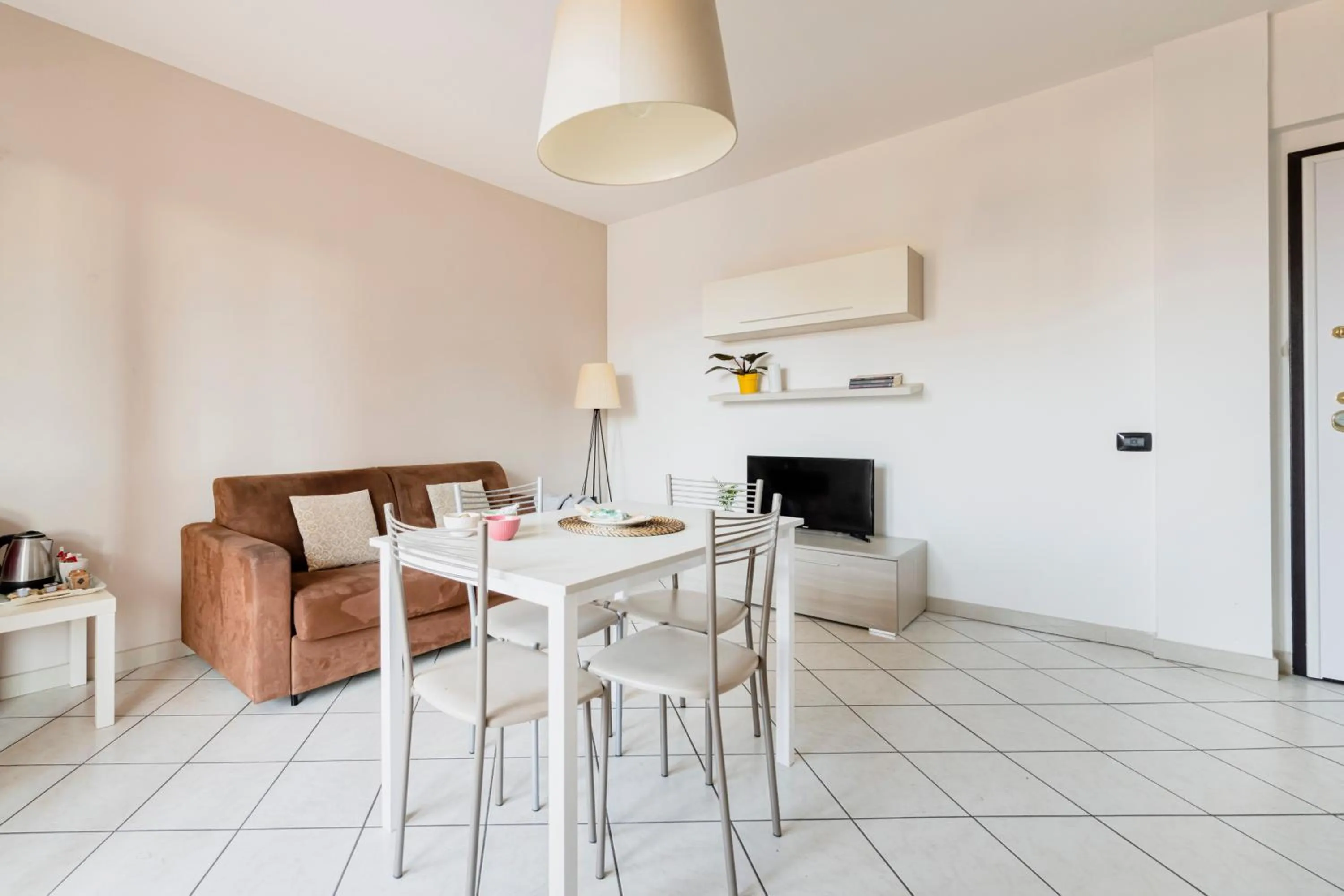 Kitchen or kitchenette in HQ Aparthotel Milano Inn - Smart Suites