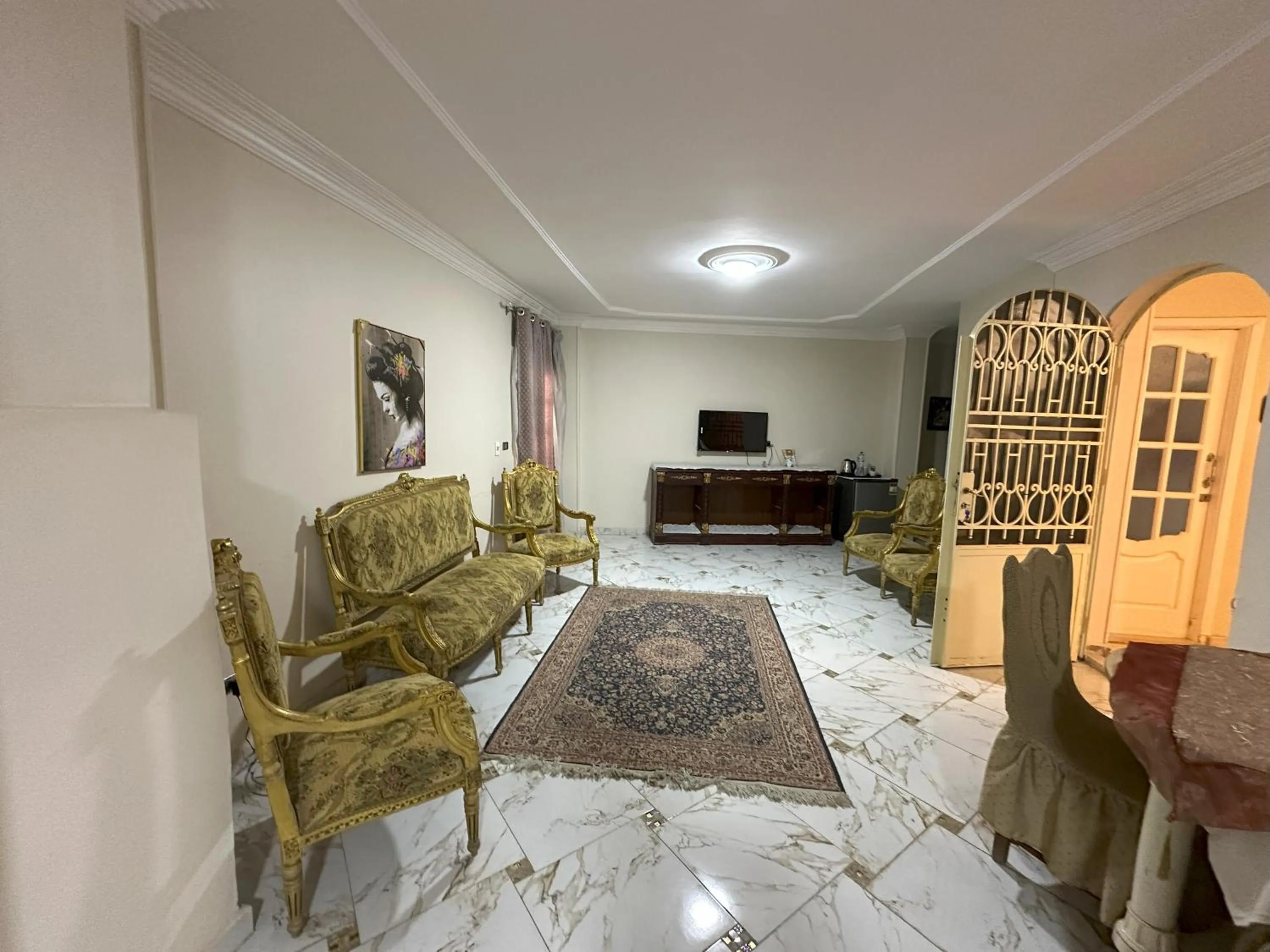 Queen of the pyramids hotel