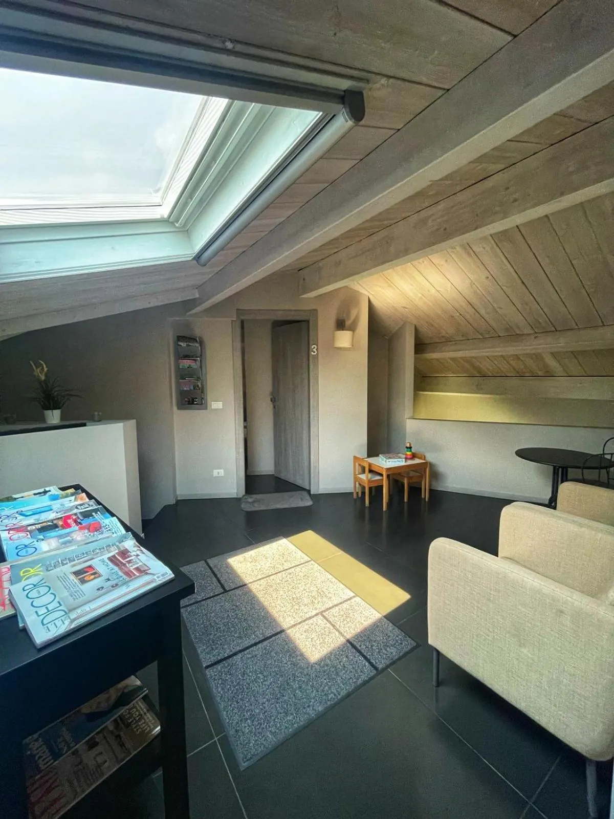 Communal lounge/ TV room in Sciara Biscari B&B