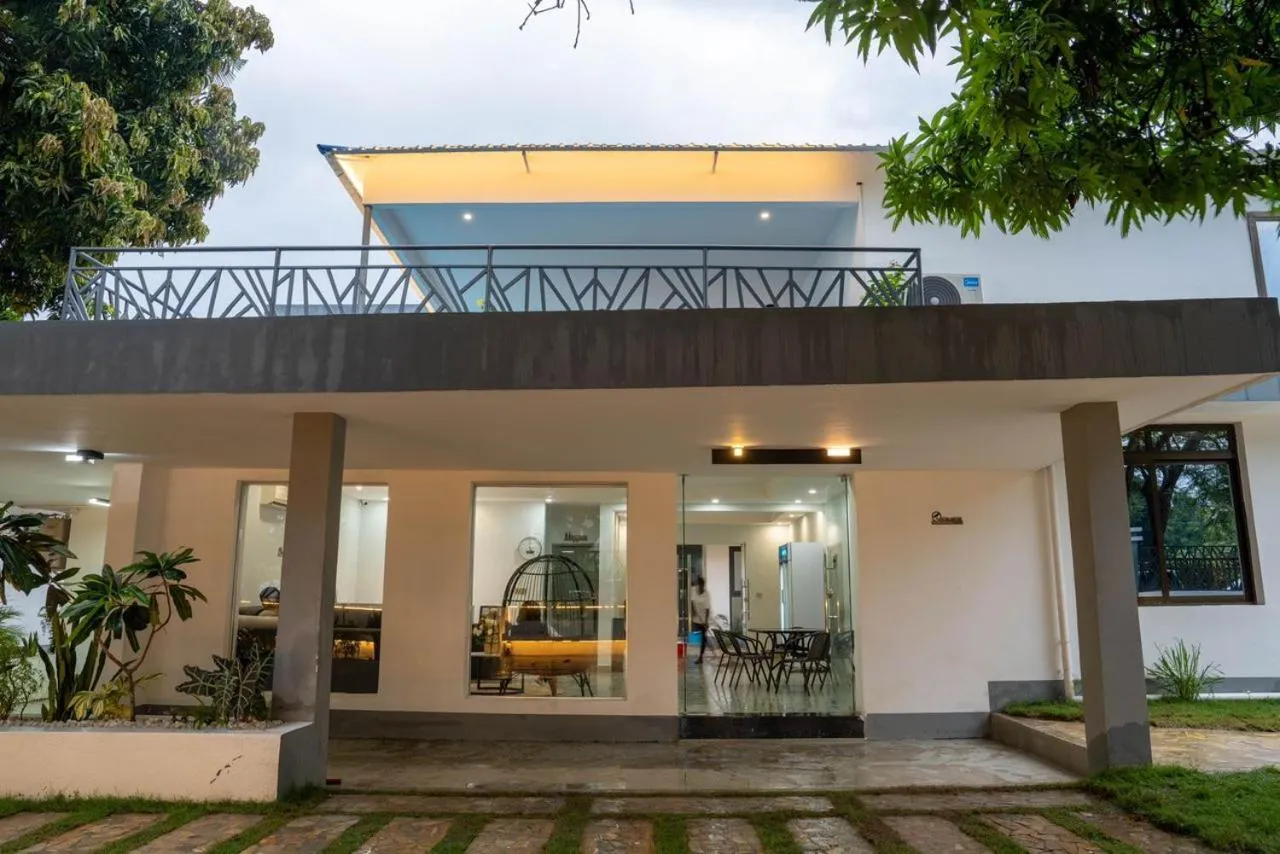 Property building in No 33 Lodge