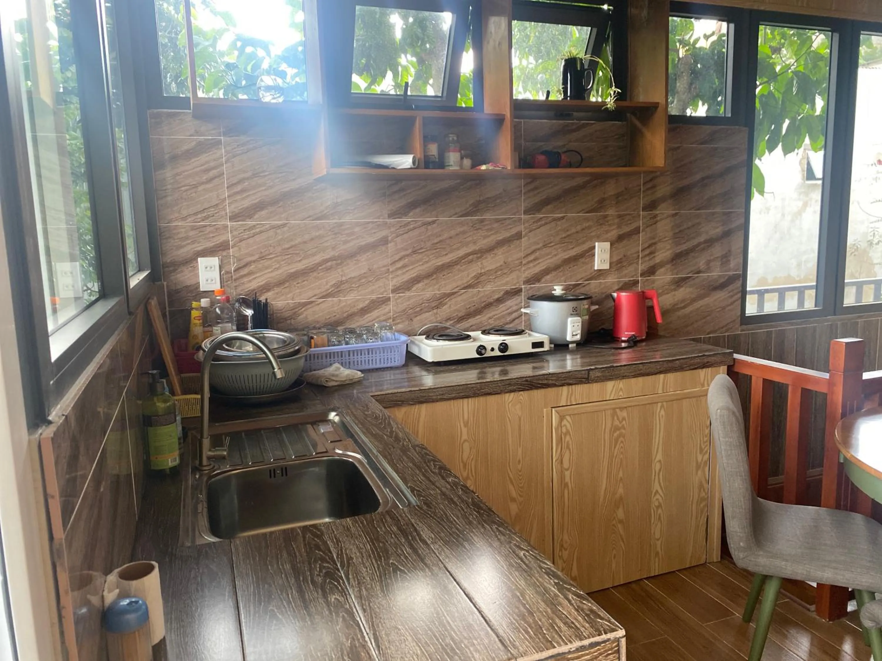 Kitchen or kitchenette in Malá home & coffee