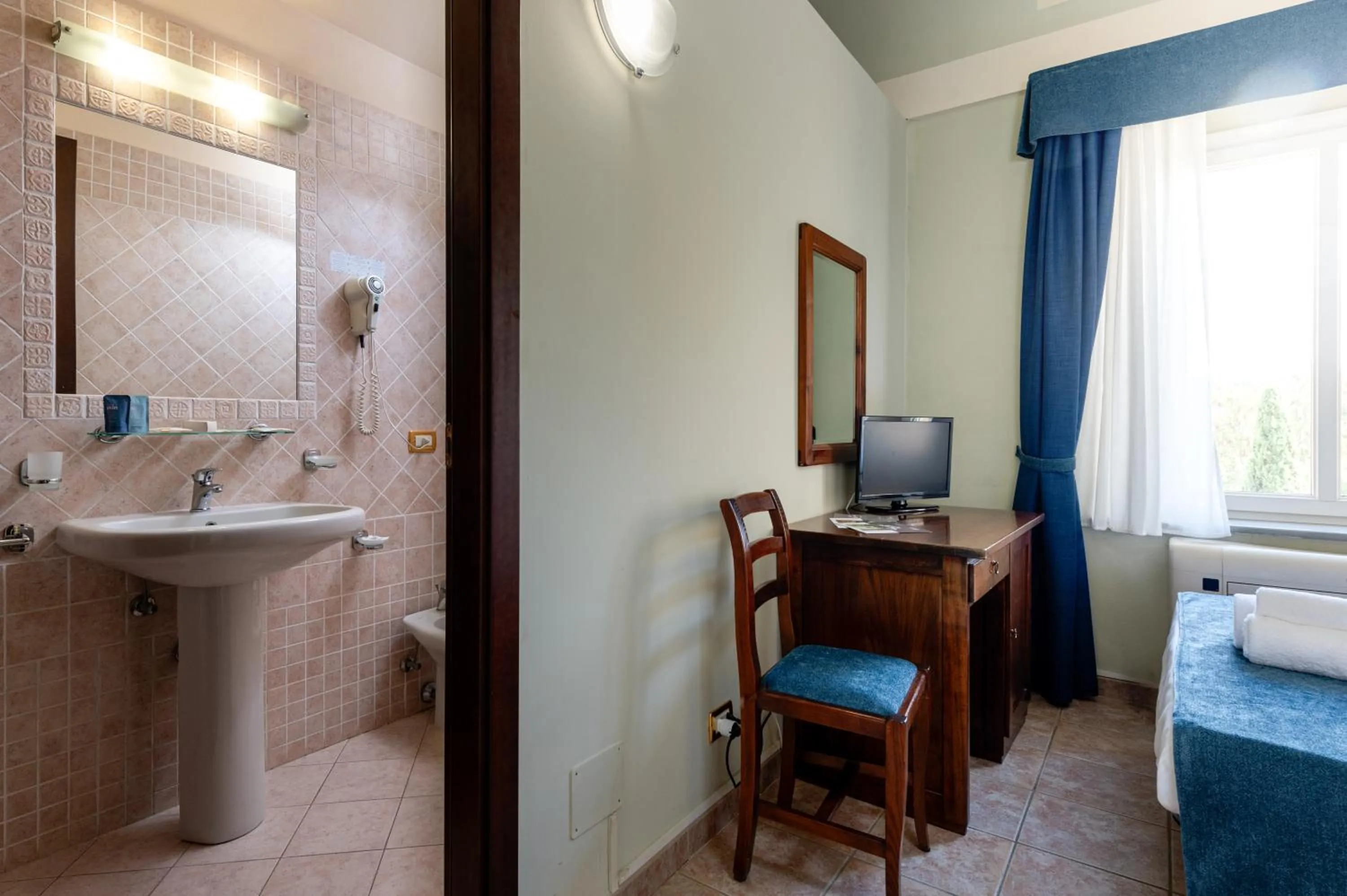 Bedroom, Bed in Borgo San Martino - Residence Hotel & SPA