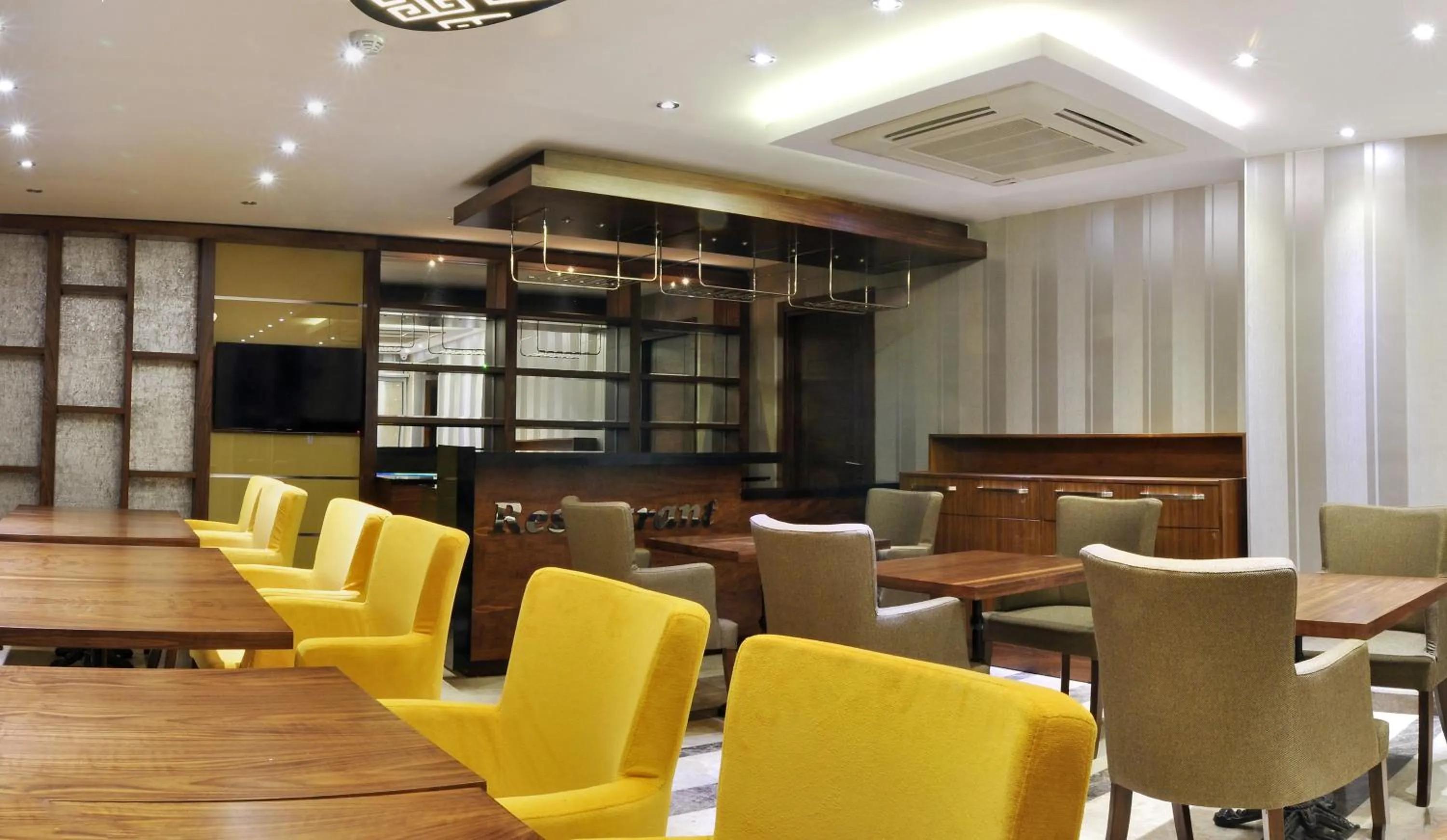 Restaurant/places to eat in Avin Hotel