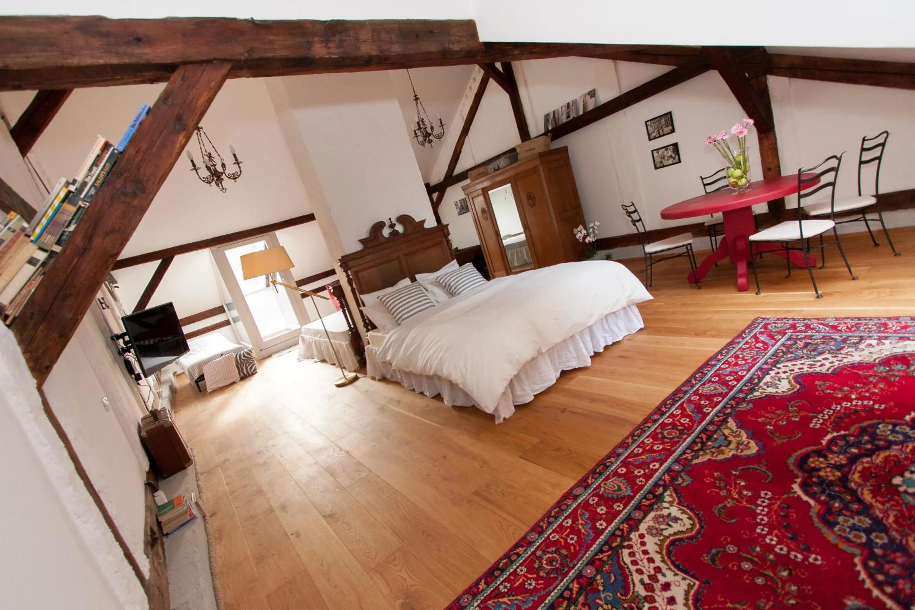 Night, Bed in Camino Home