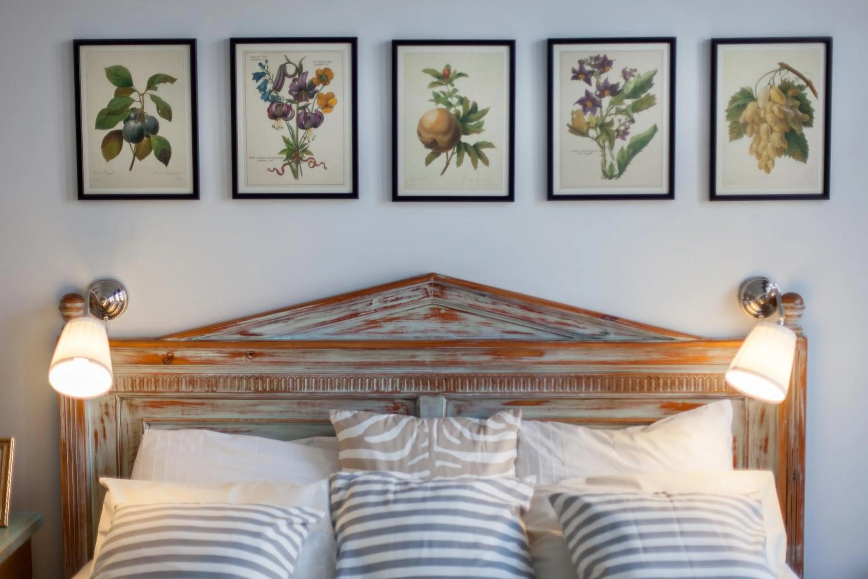 Night, Bed in Camino Home